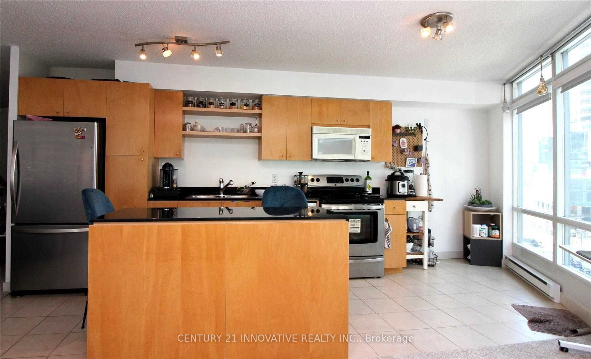 373 Front Street W 1010 Property Photo 6