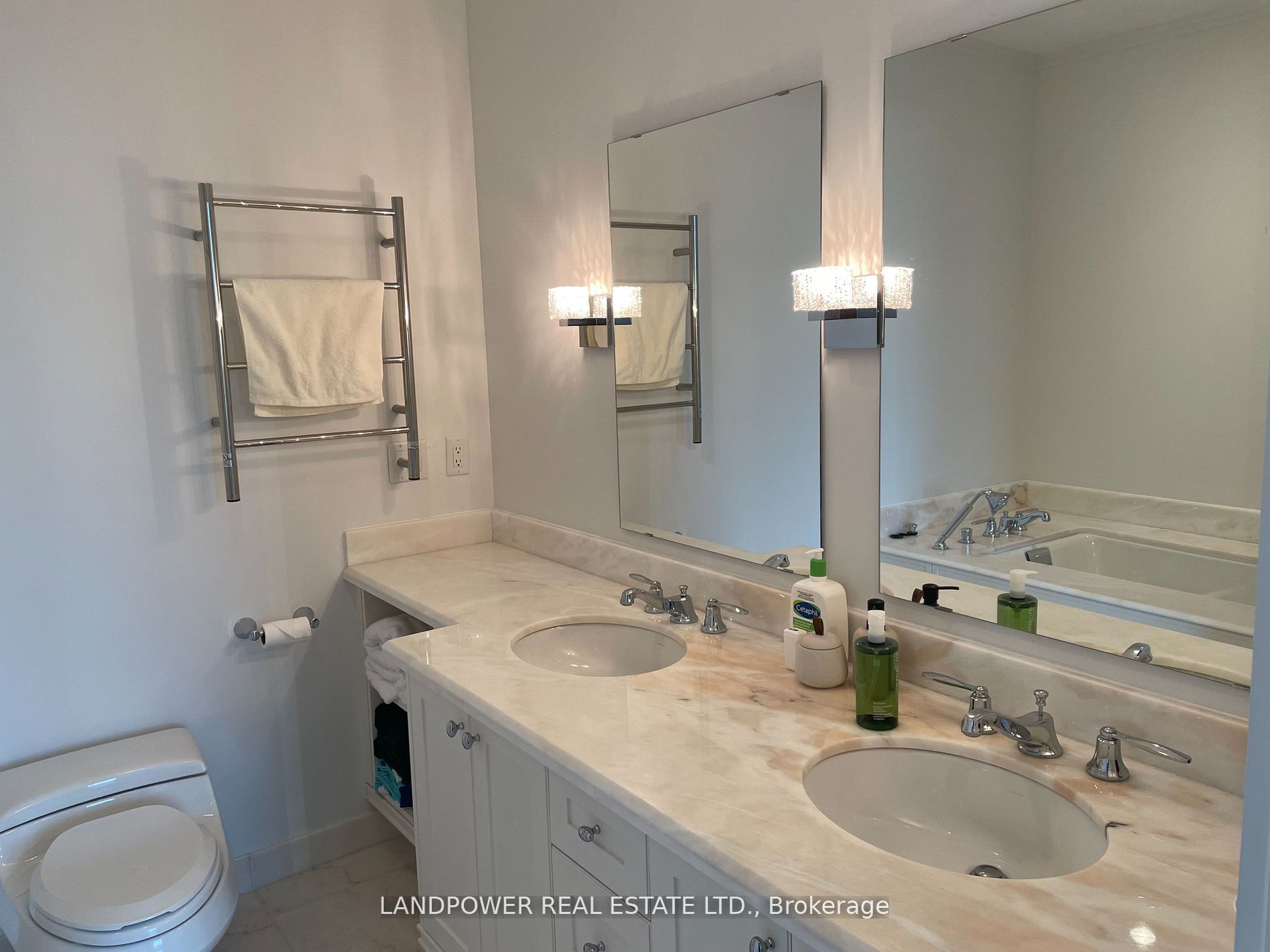 183 Wellington Street W 3702 Property Photo 6