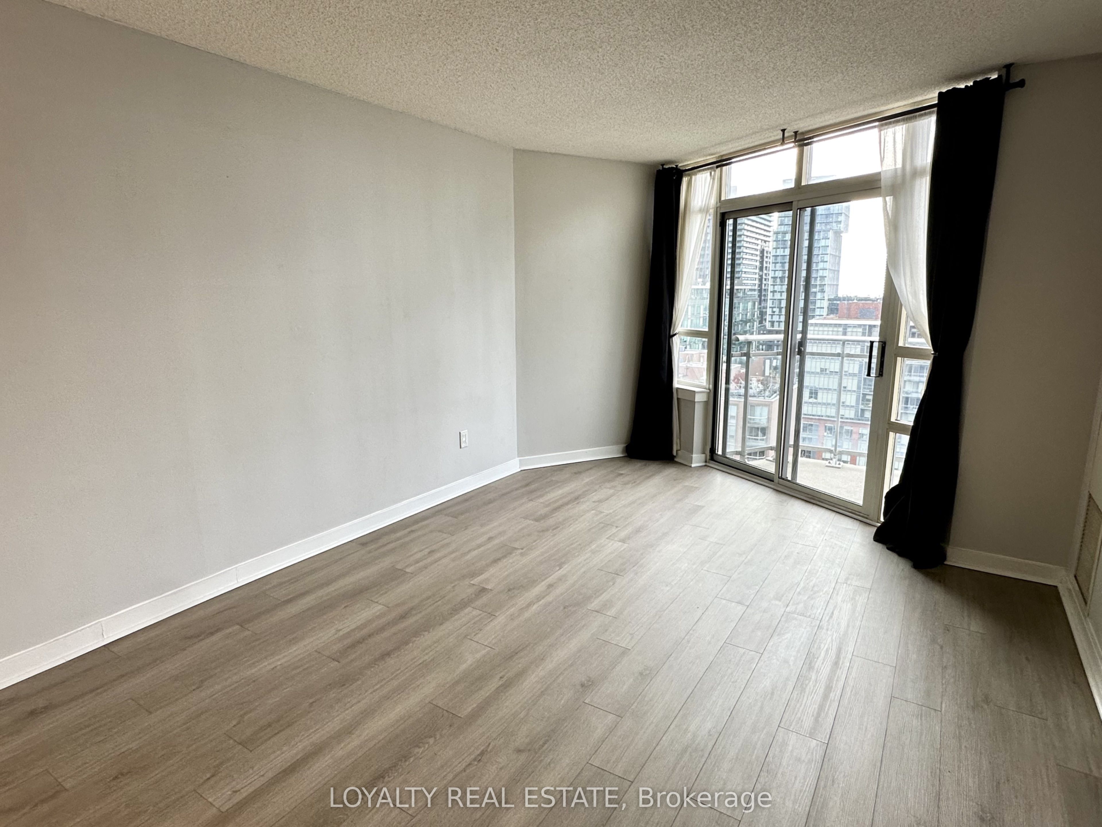 255 Richmond Street E Ph14 Property Photo 15