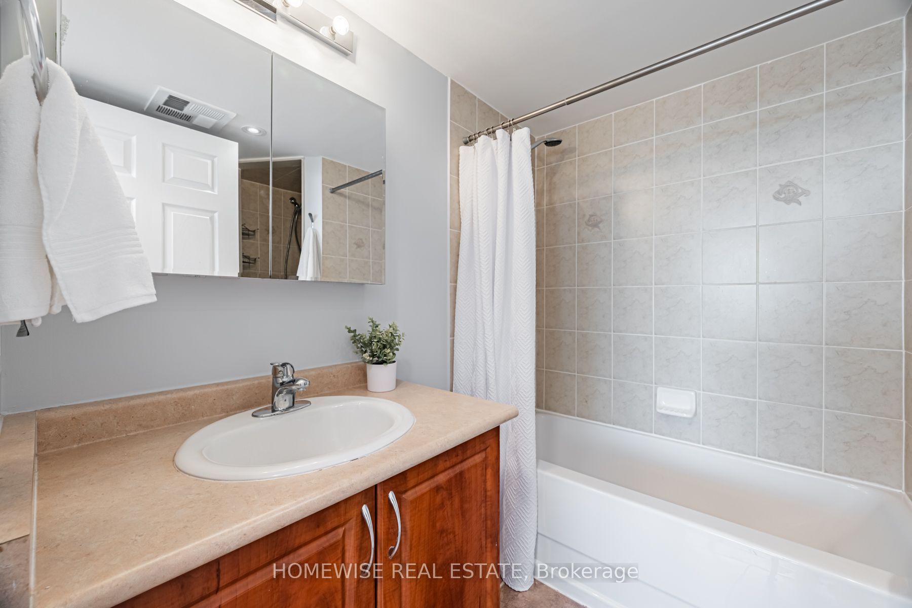 225 Wellesley Street E 1001 Property Photo 17