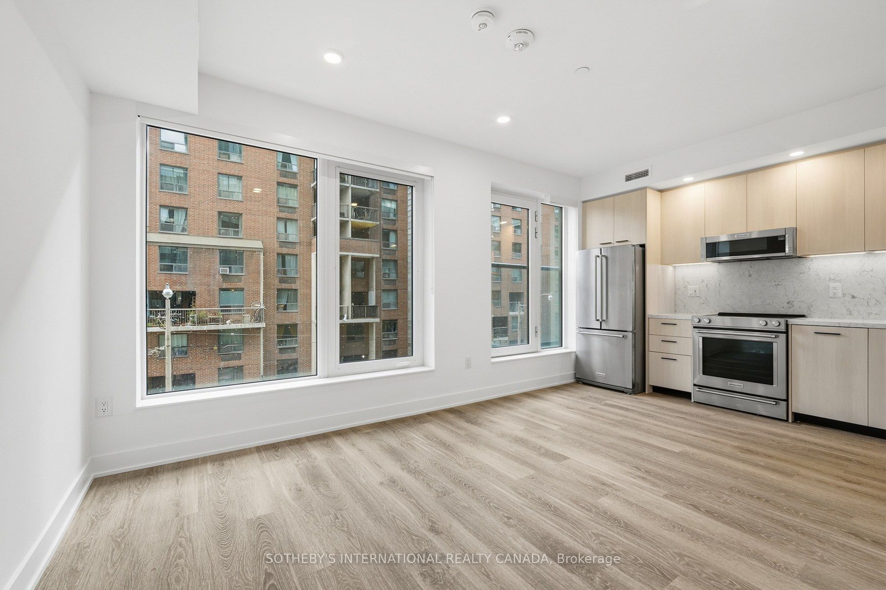 30 Mutual Street E0208 Property Photo 1