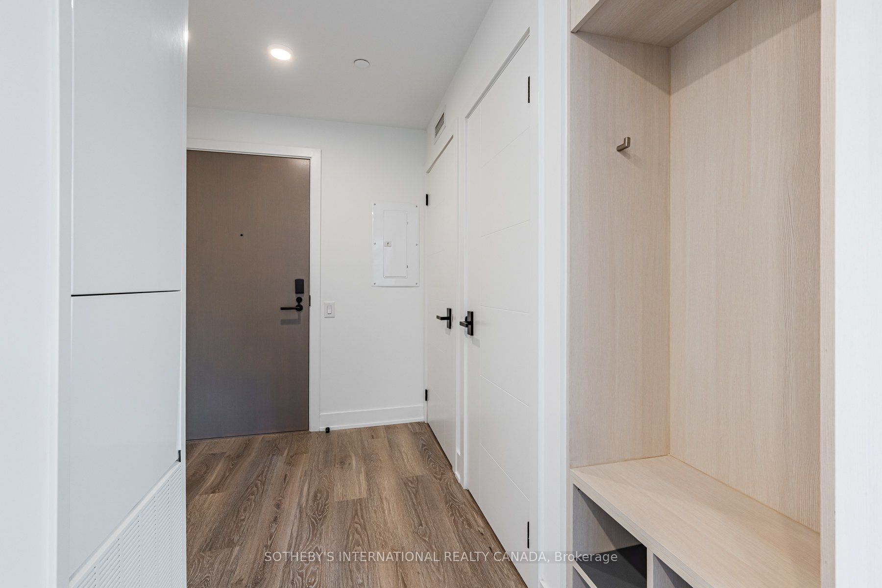 30 Mutual Street E0208 Property Photo 2