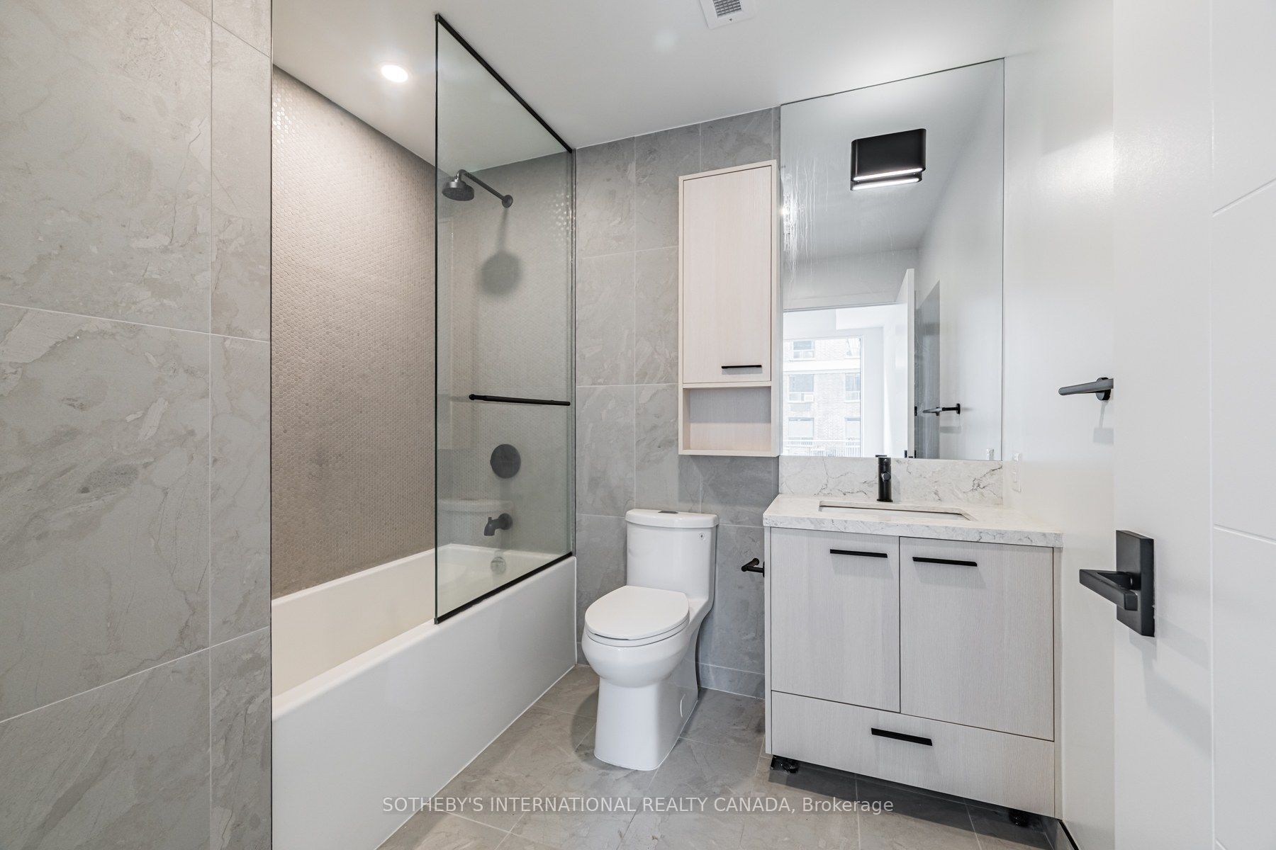 30 Mutual Street E0208 Property Photo 10