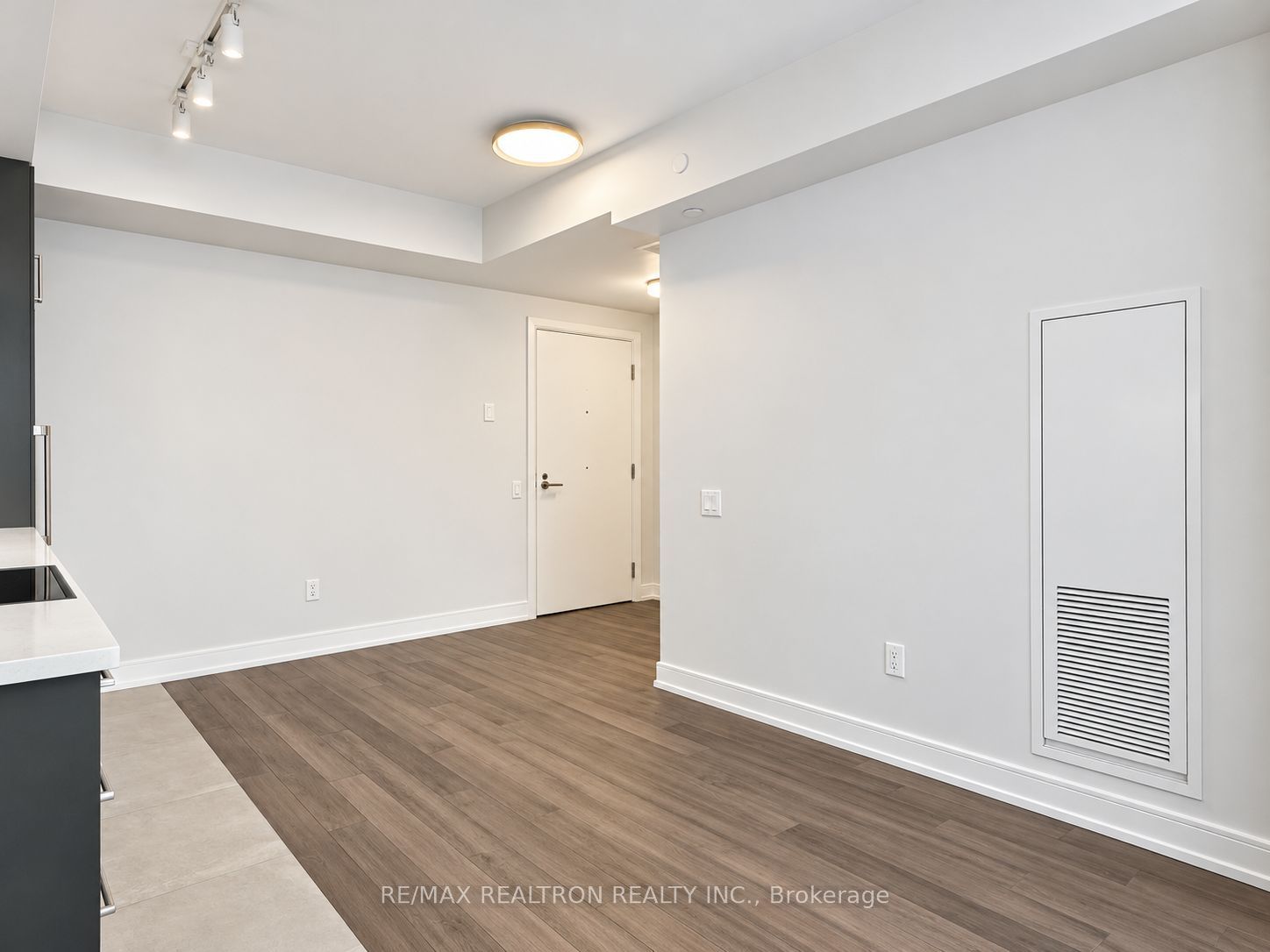 2525 Bathurst Street 103 Property Photo 3