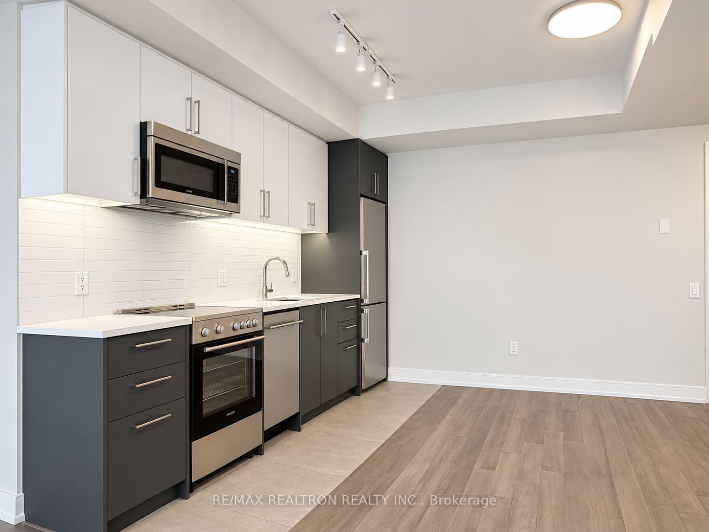 2525 Bathurst Street 103 Property Photo 4