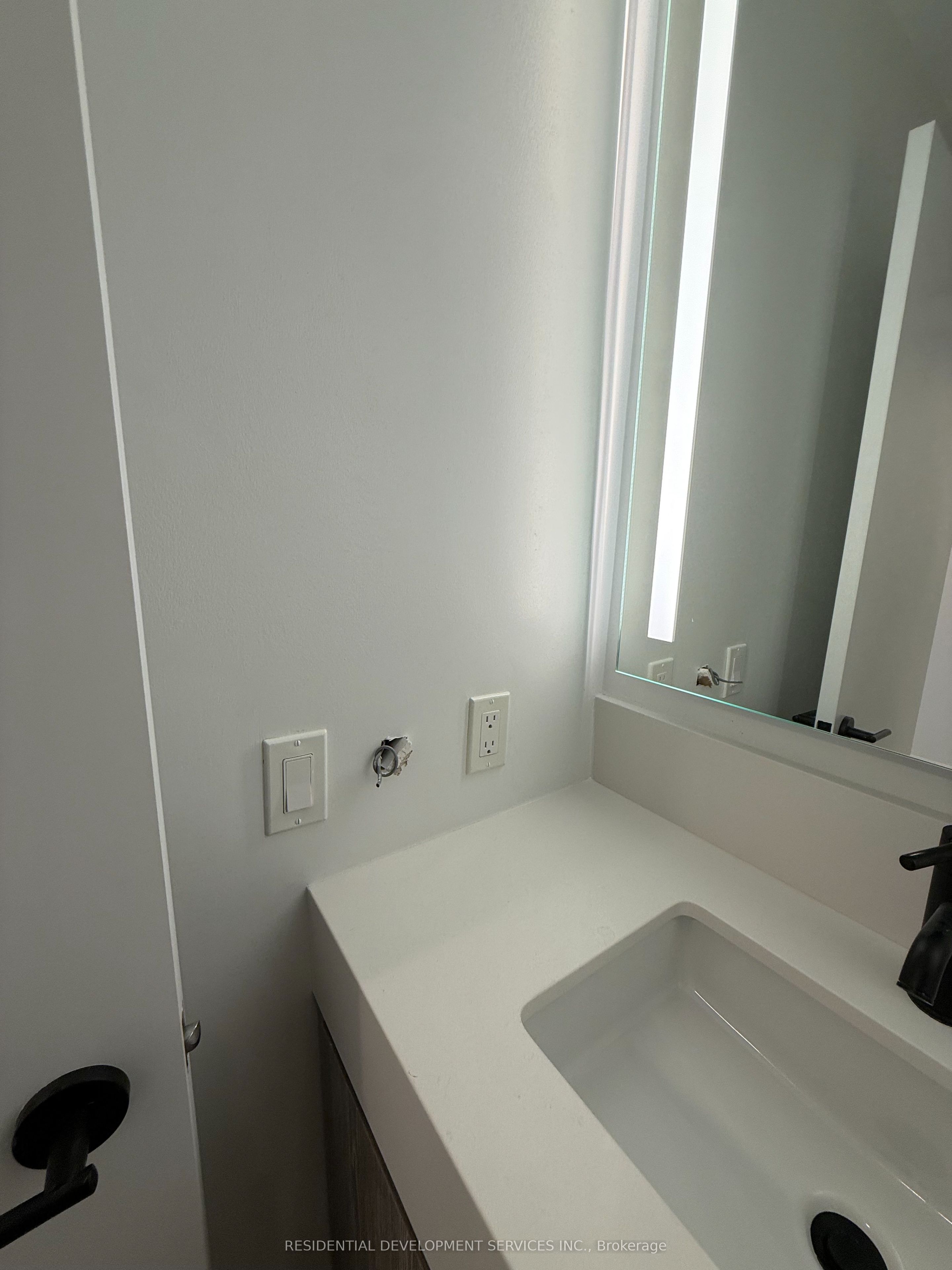 306 Jarvis Street 204 Property Photo 5