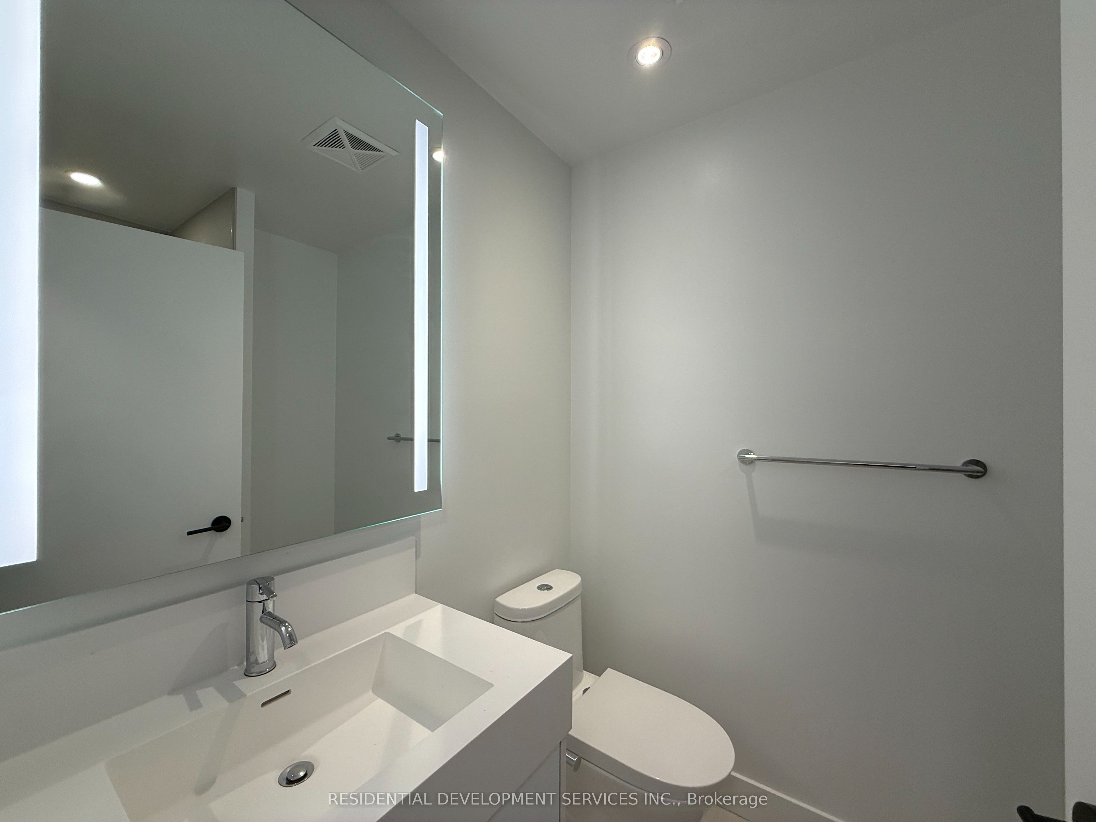 306 Jarvis Street 204 Property Photo 8
