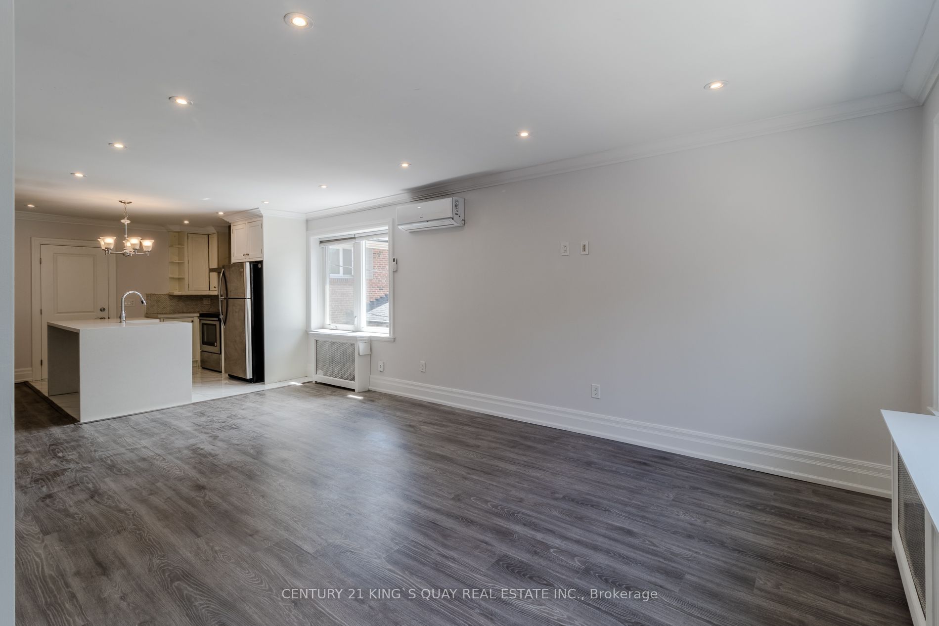 301 Cleveland Street Upper Property Photo 2