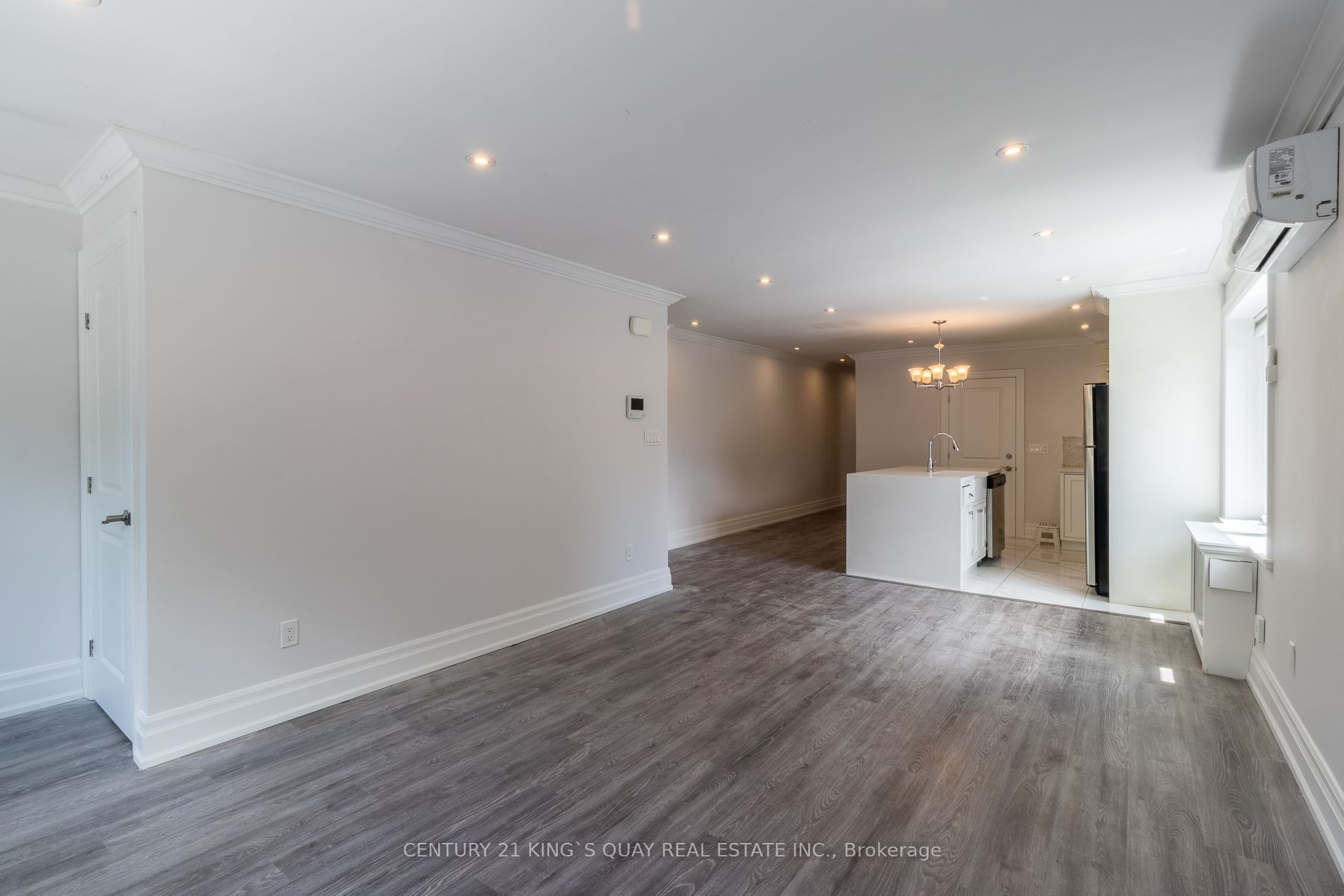 301 Cleveland Street Upper Property Photo 3