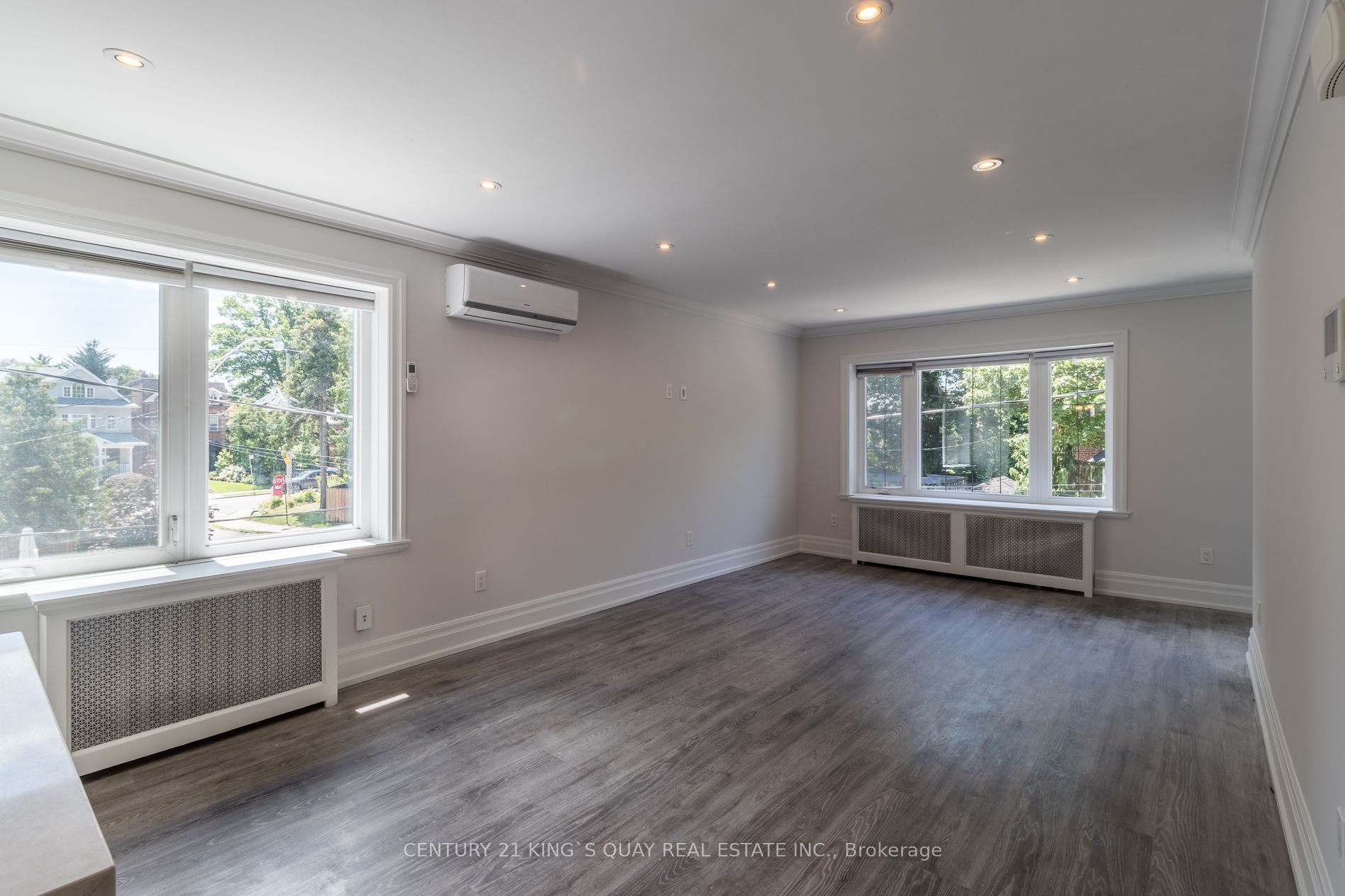 301 Cleveland Street Upper Property Photo 4