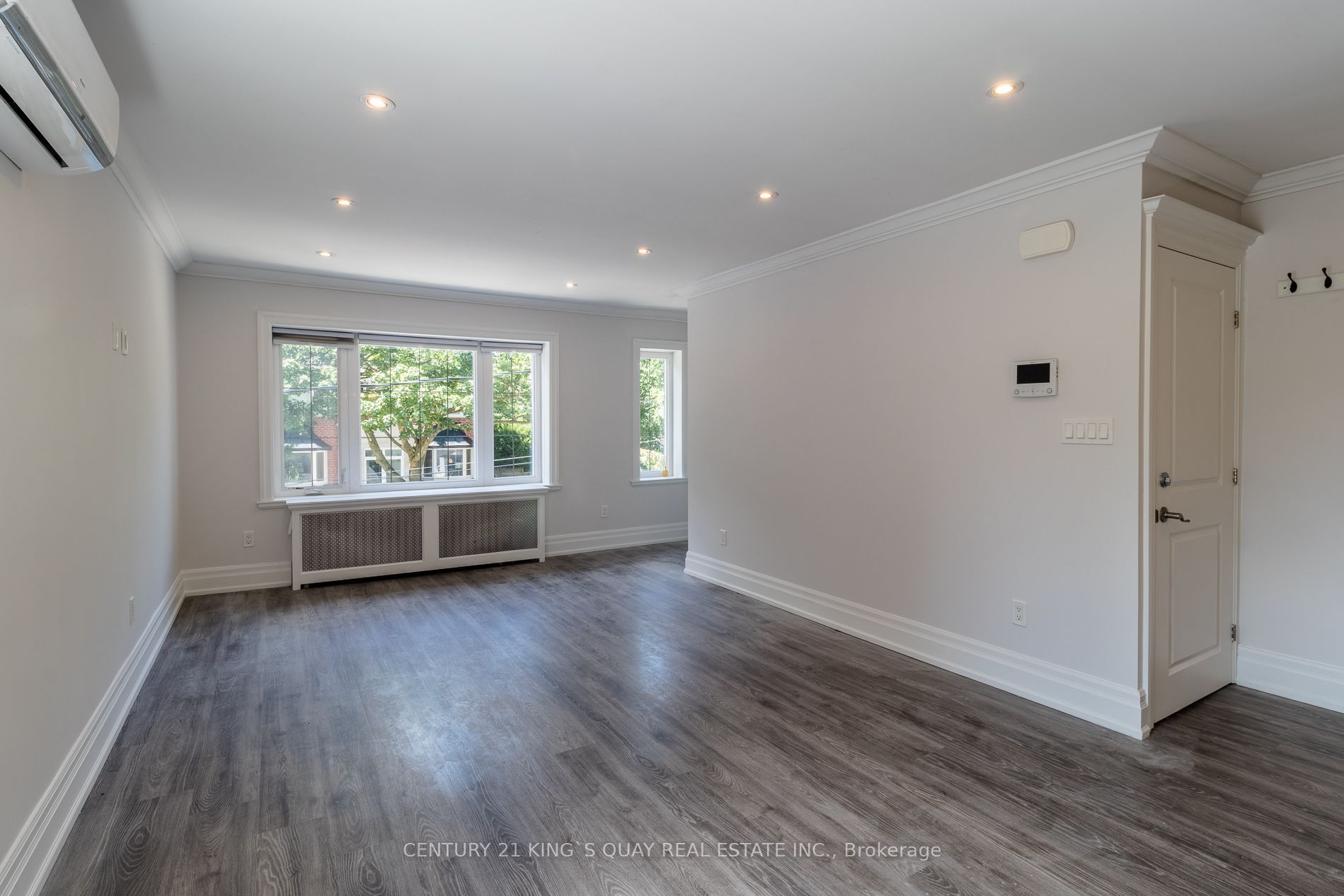 301 Cleveland Street Upper Property Photo 5