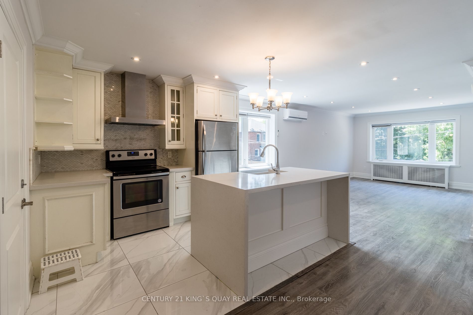 301 Cleveland Street Upper Property Photo 6