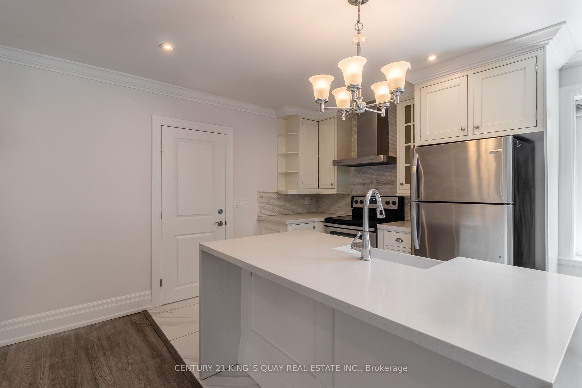 301 Cleveland Street Upper Property Photo 7