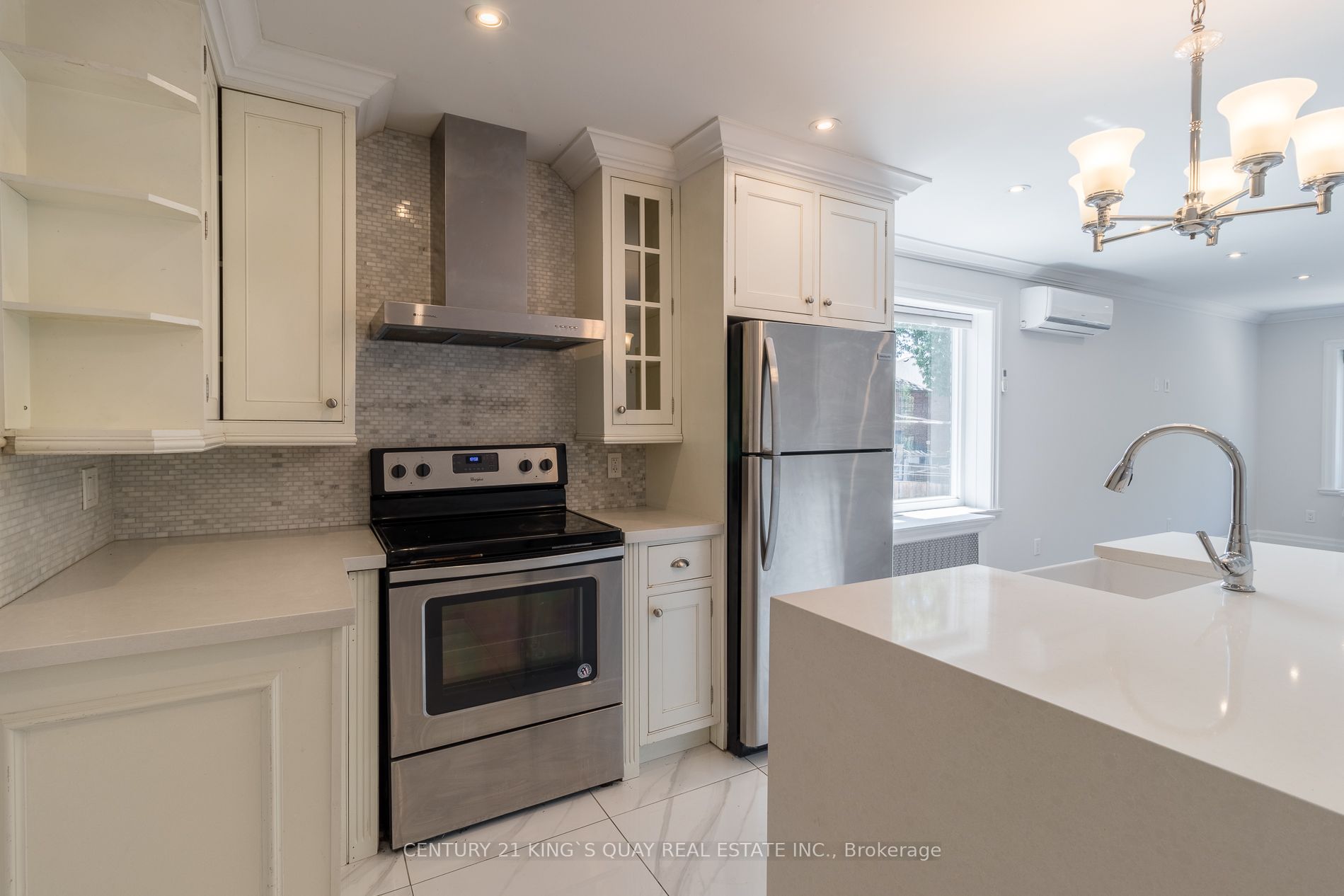 301 Cleveland Street Upper Property Photo 9