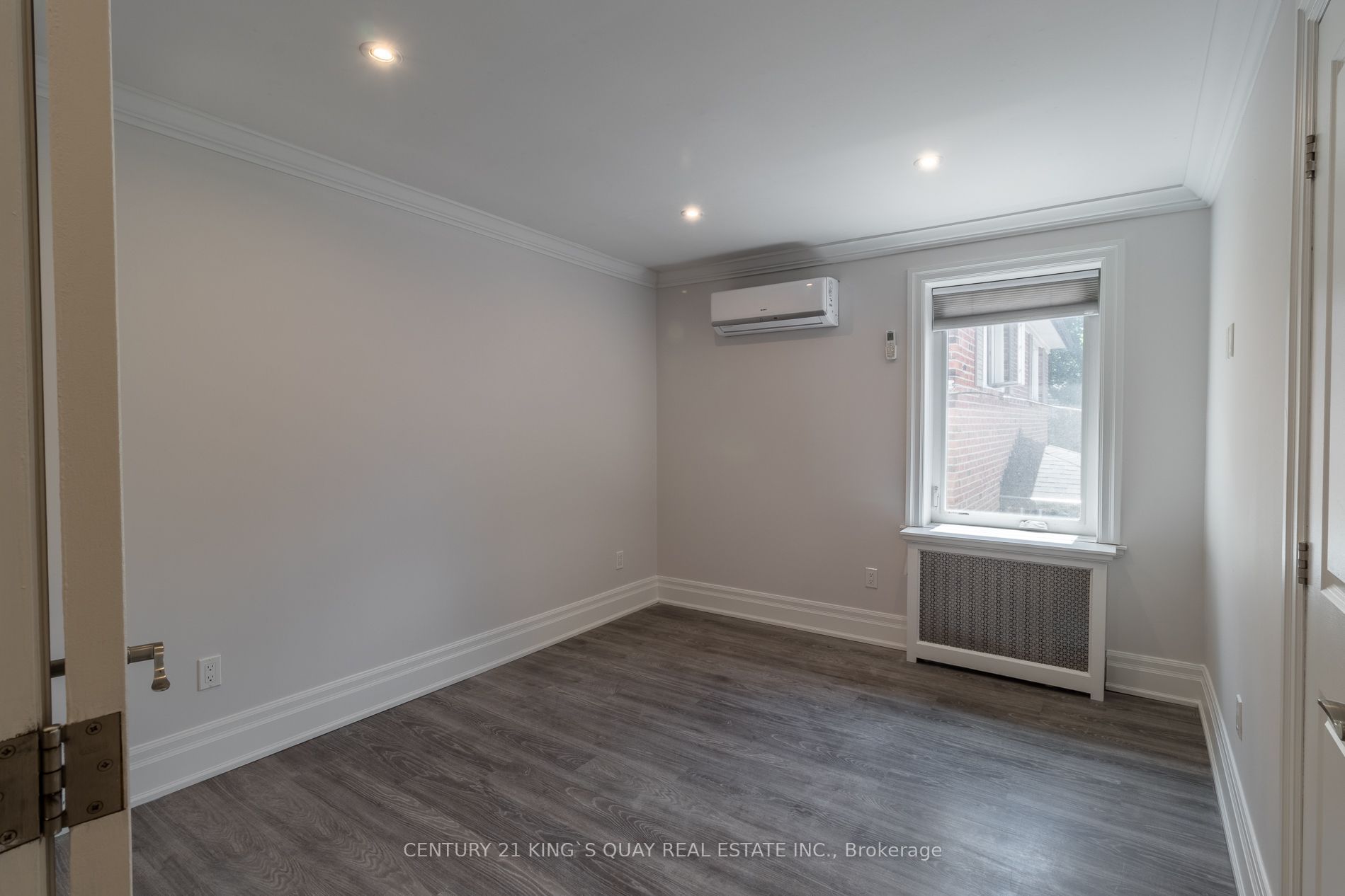 301 Cleveland Street Upper Property Photo 11