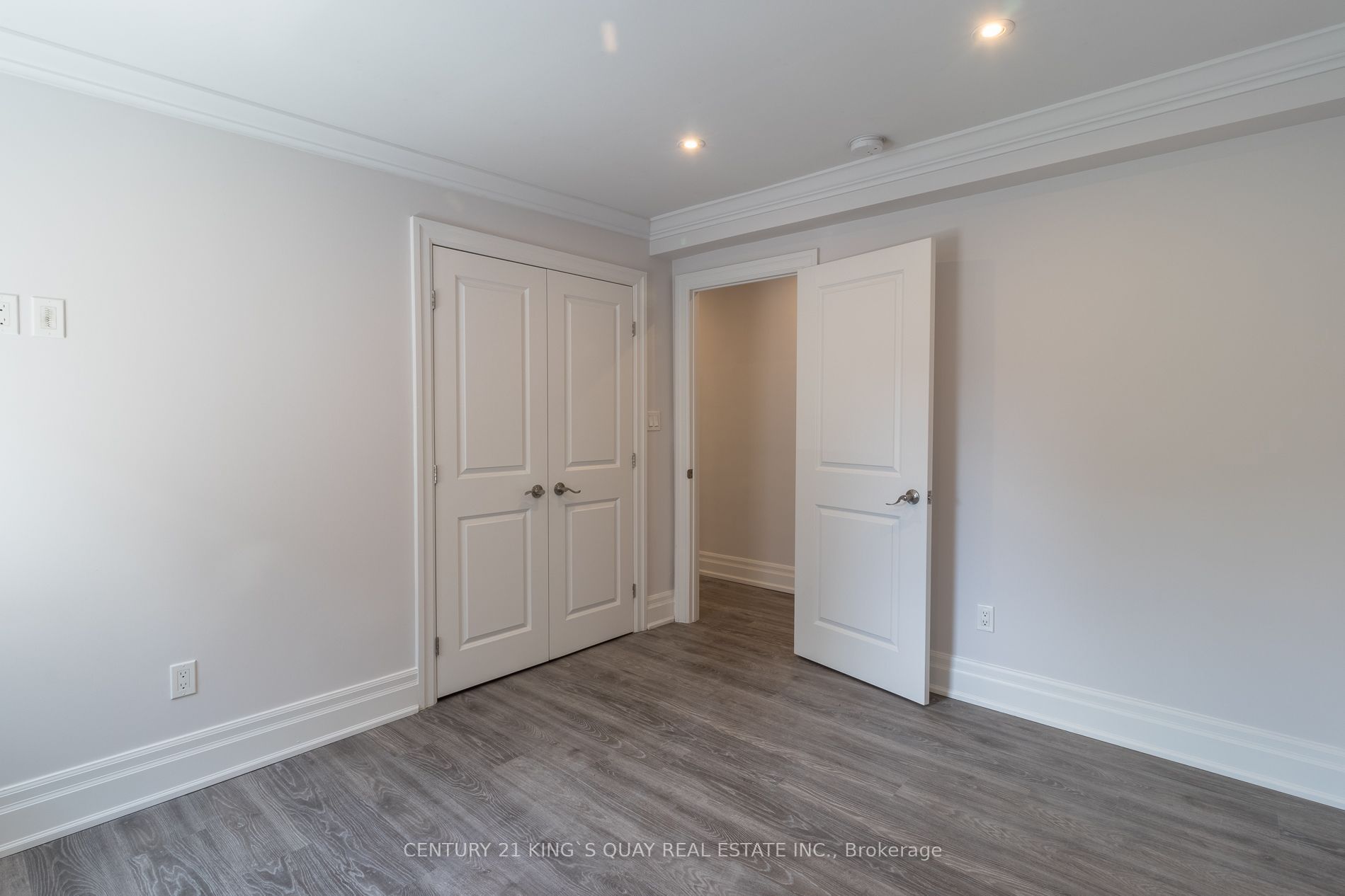 301 Cleveland Street Upper Property Photo 12