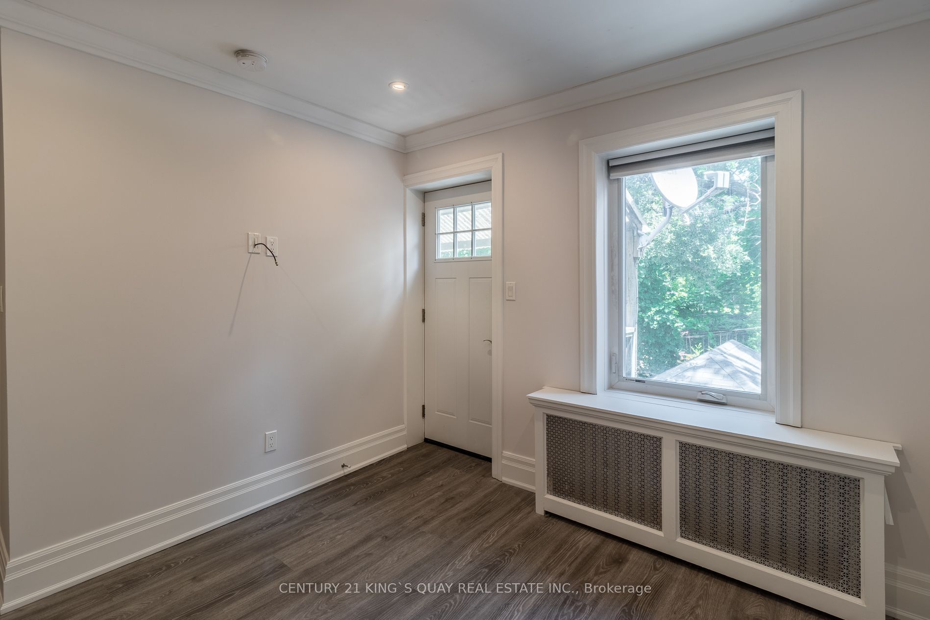 301 Cleveland Street Upper Property Photo 14