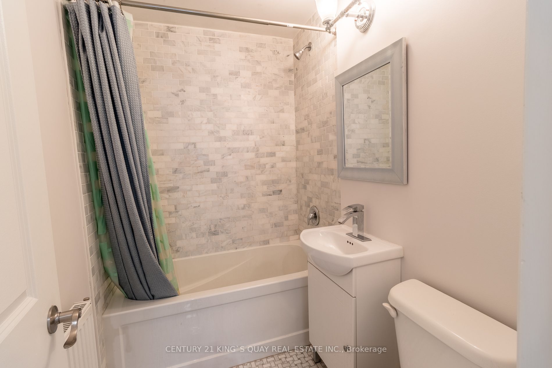 301 Cleveland Street Upper Property Photo 15