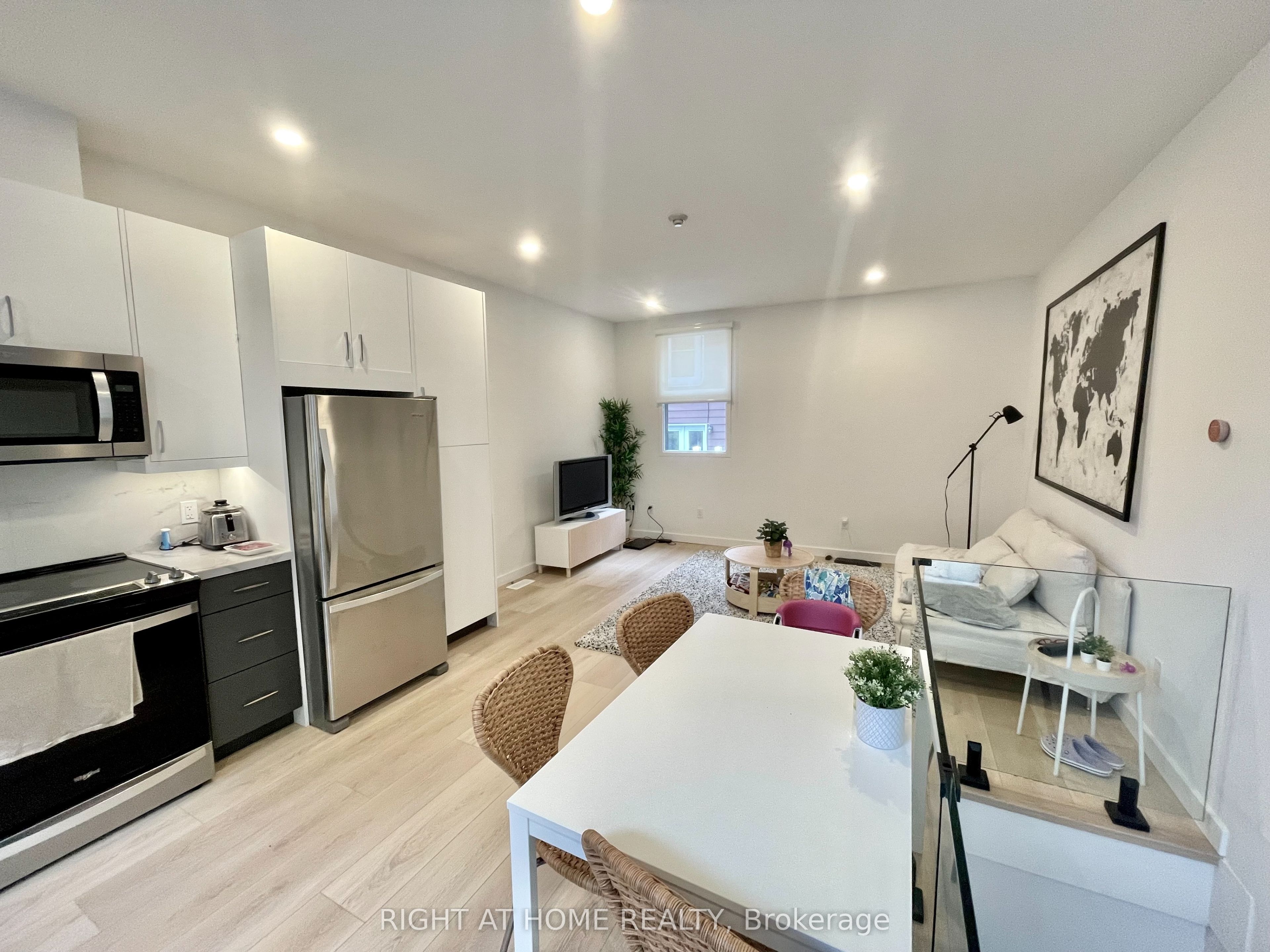 367 Howland Avenue 5 Property Photo 1