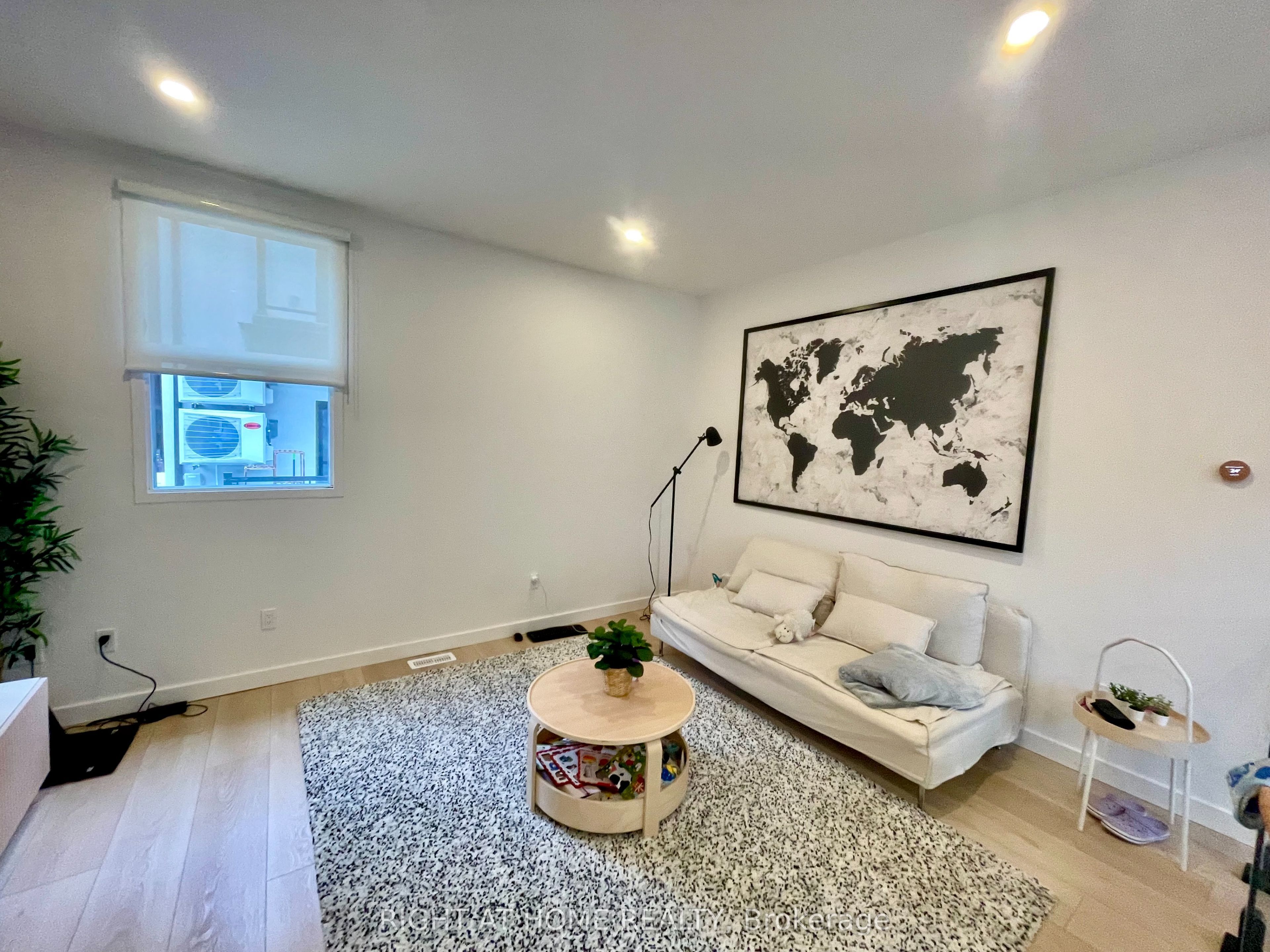 367 Howland Avenue 5 Property Photo 2