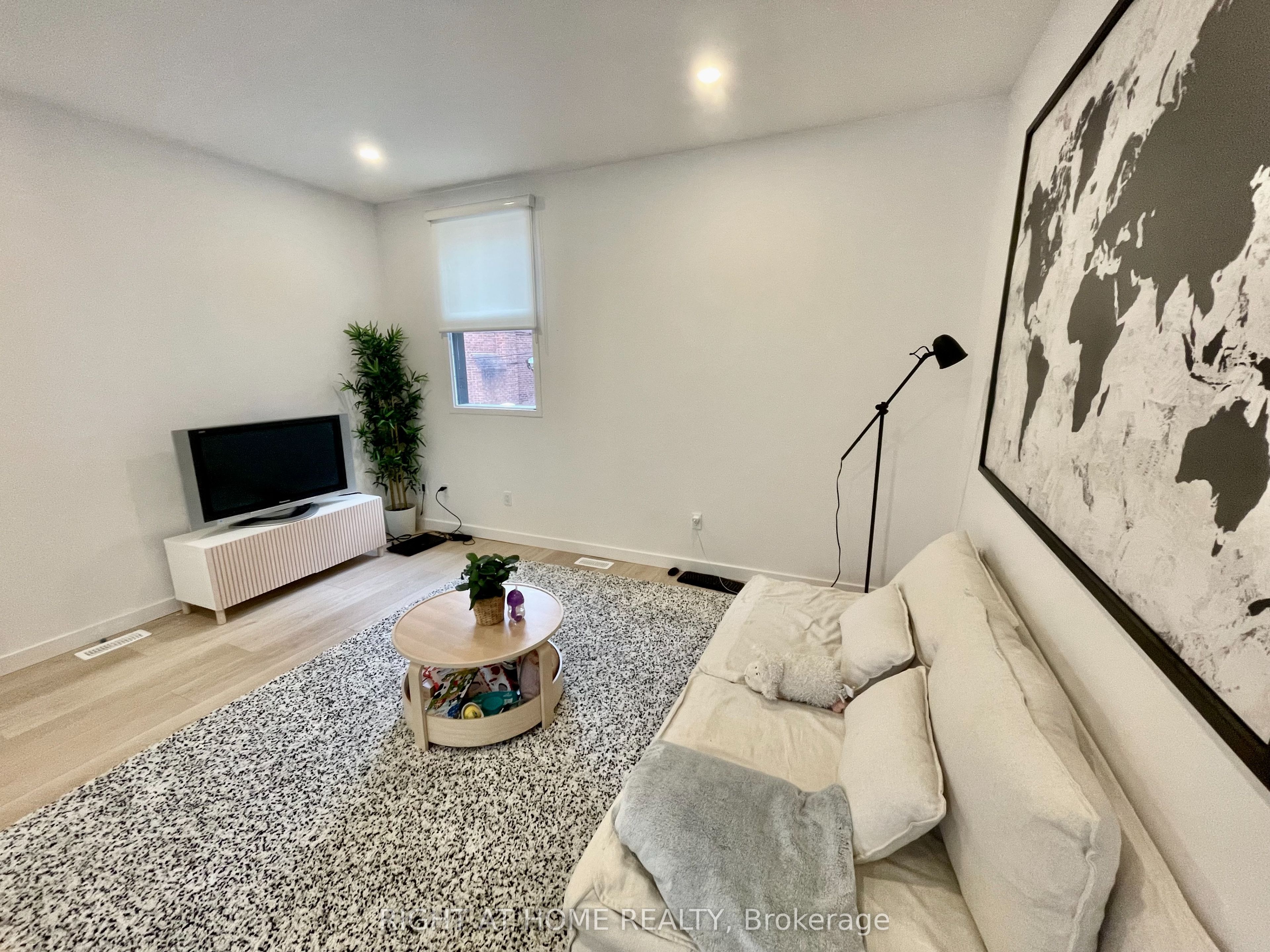 367 Howland Avenue 5 Property Photo 3