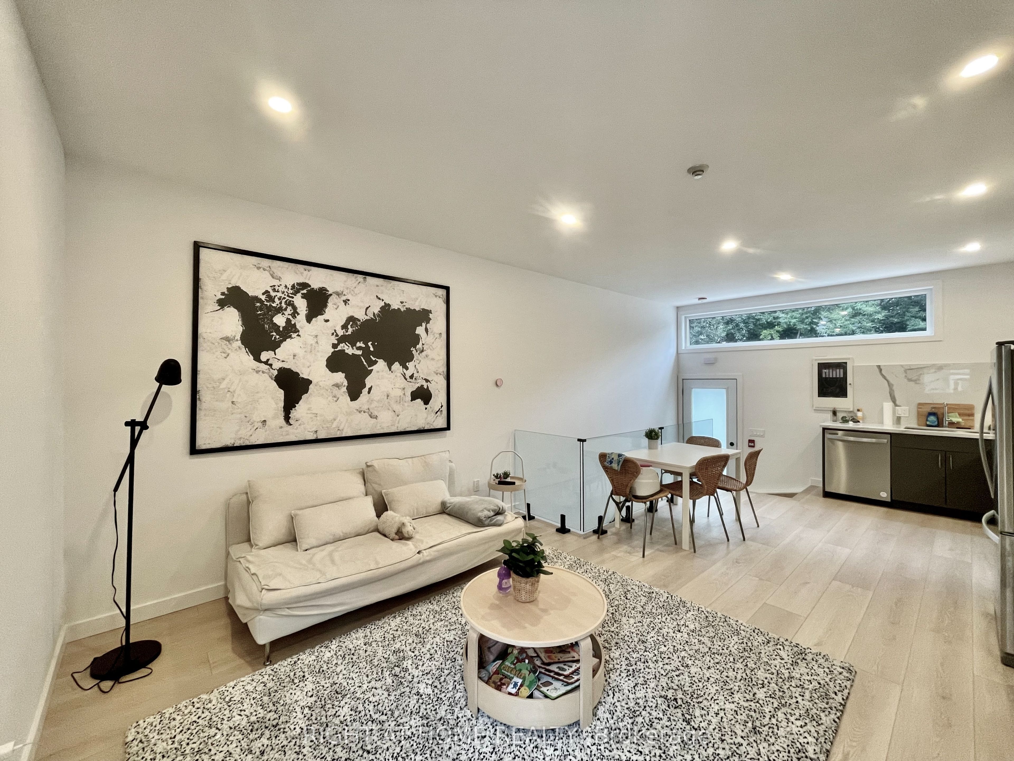 367 Howland Avenue 5 Property Photo 5