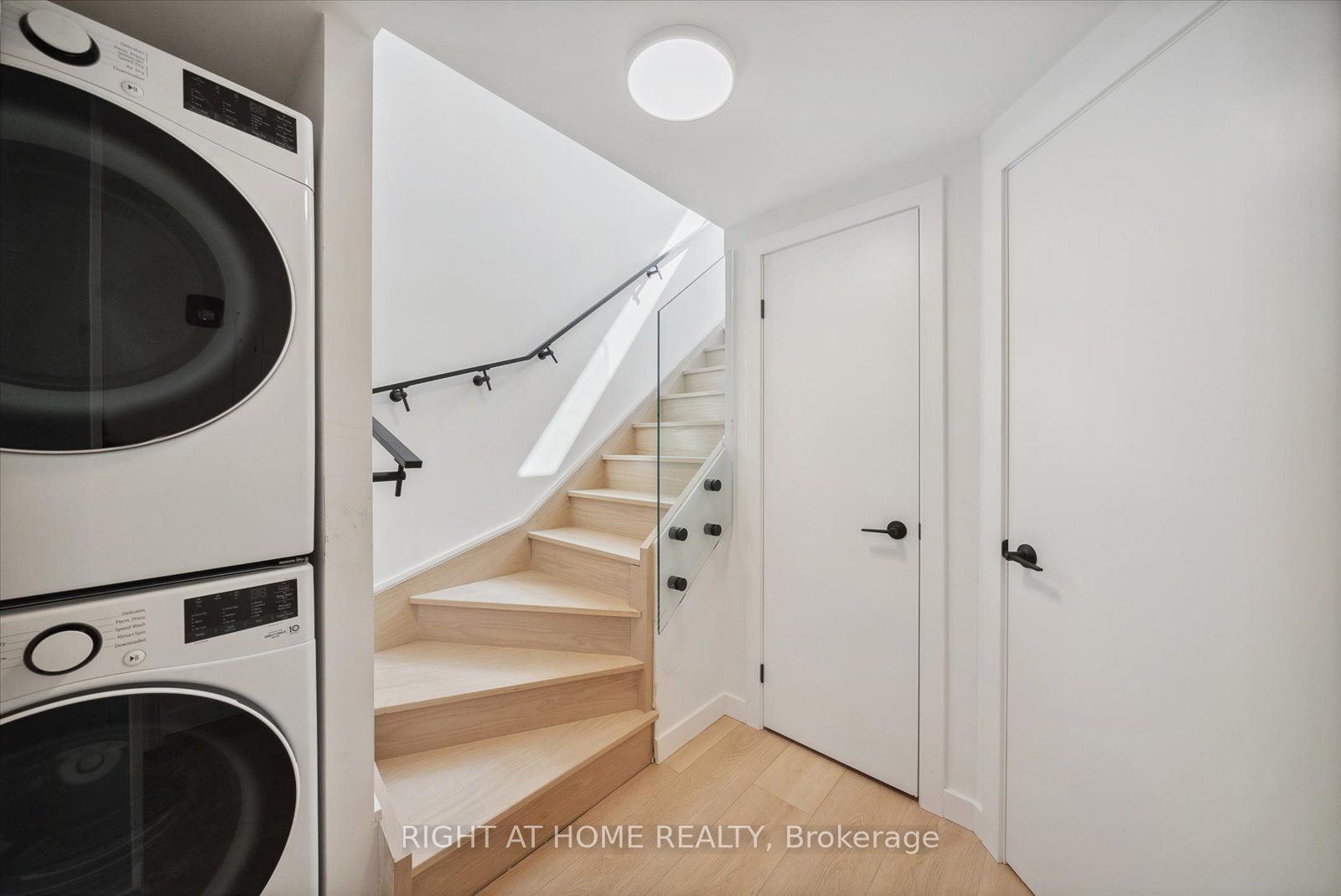 367 Howland Avenue 5 Property Photo 10