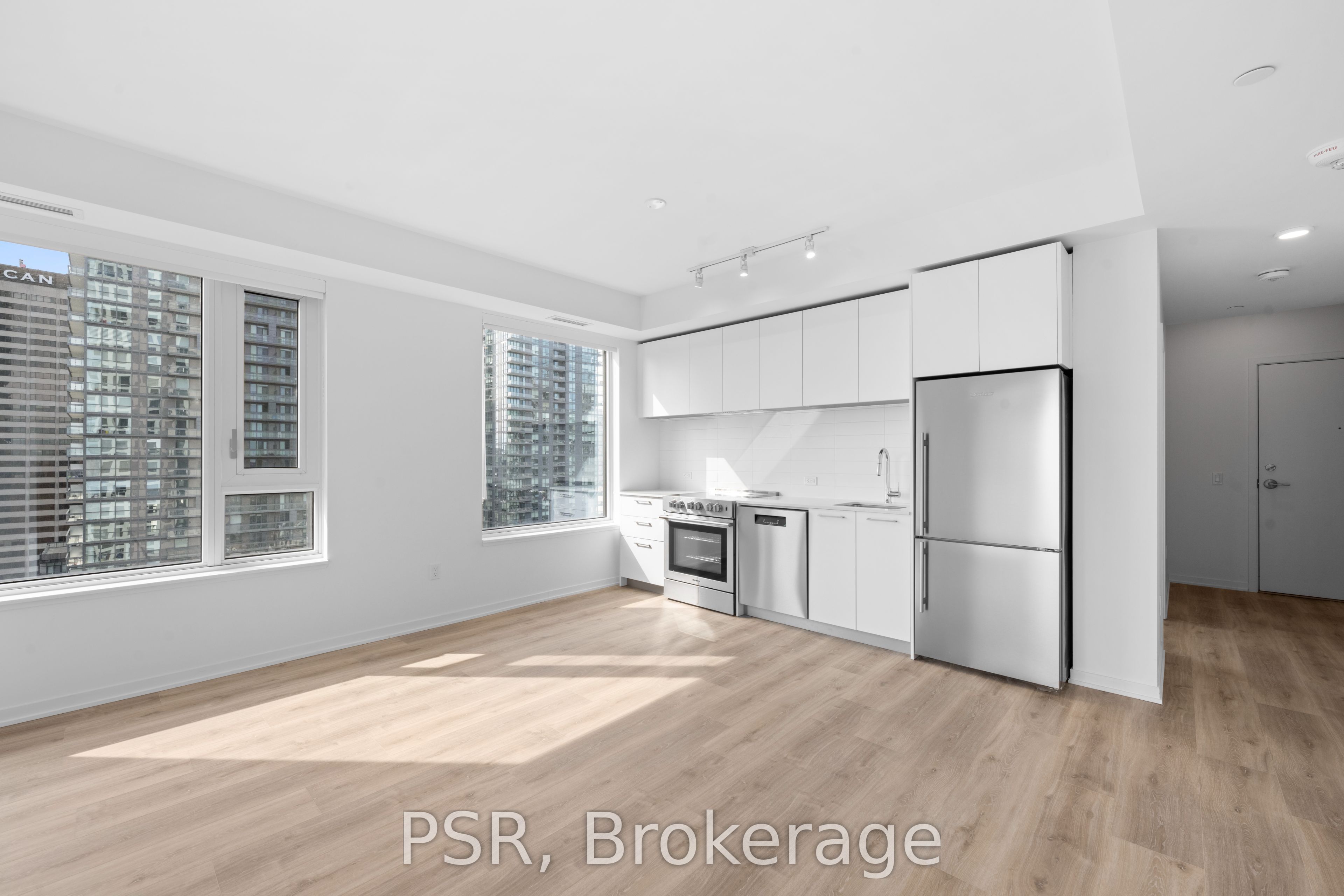 101 Roehampton Avenue 2510 Property Photo 3