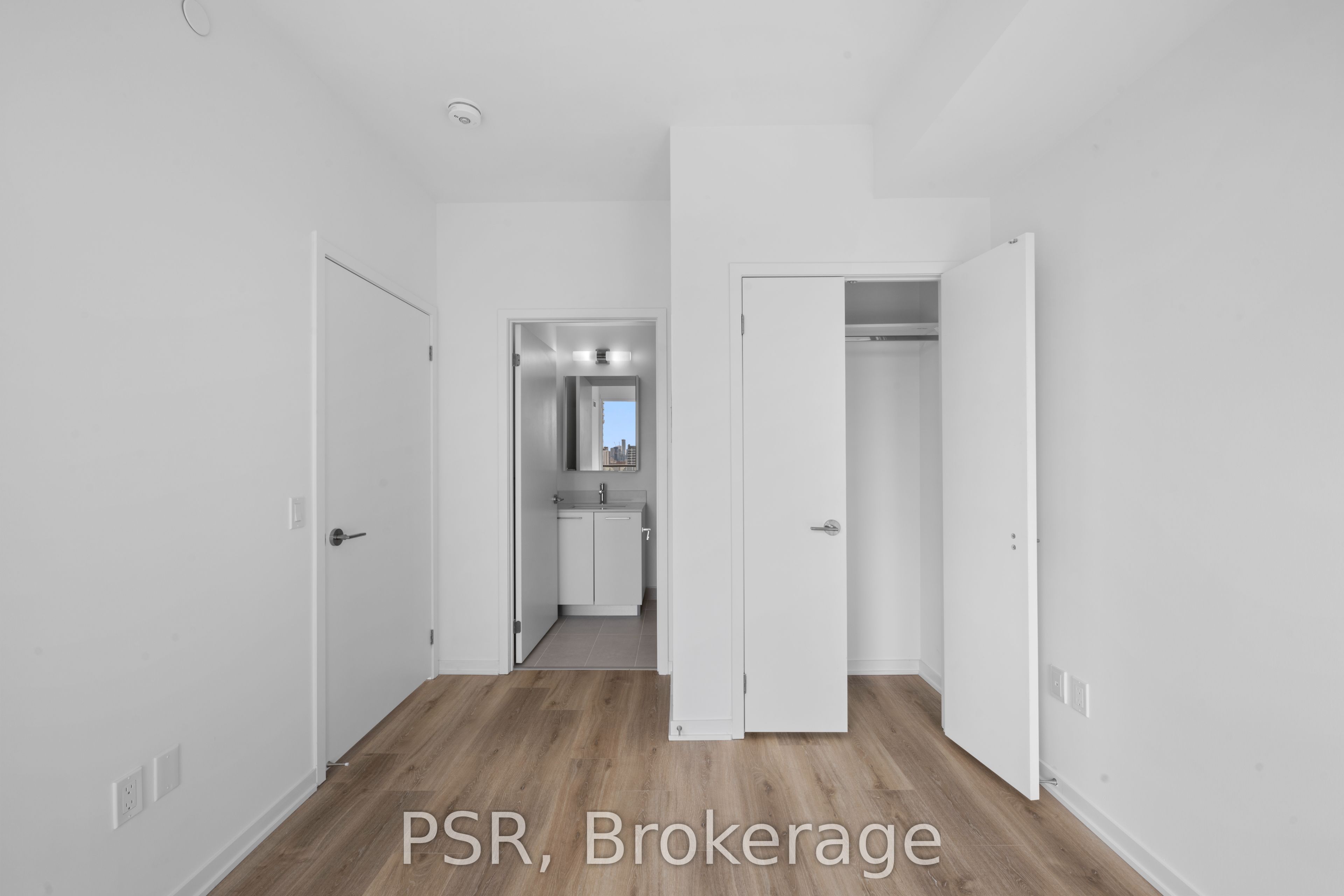 101 Roehampton Avenue 2510 Property Photo 6