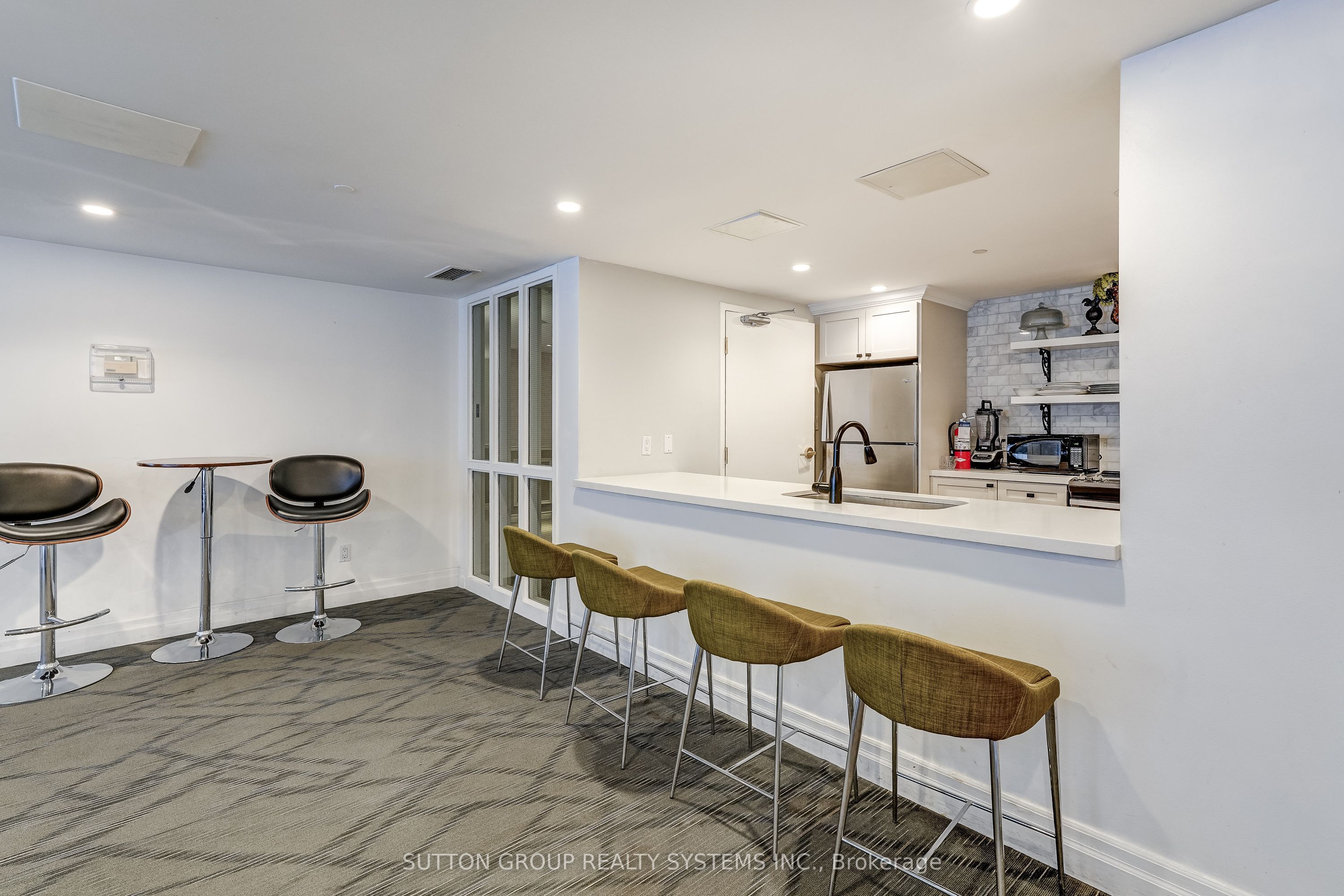 39 Jarvis Street Ph807 Property Photo 35