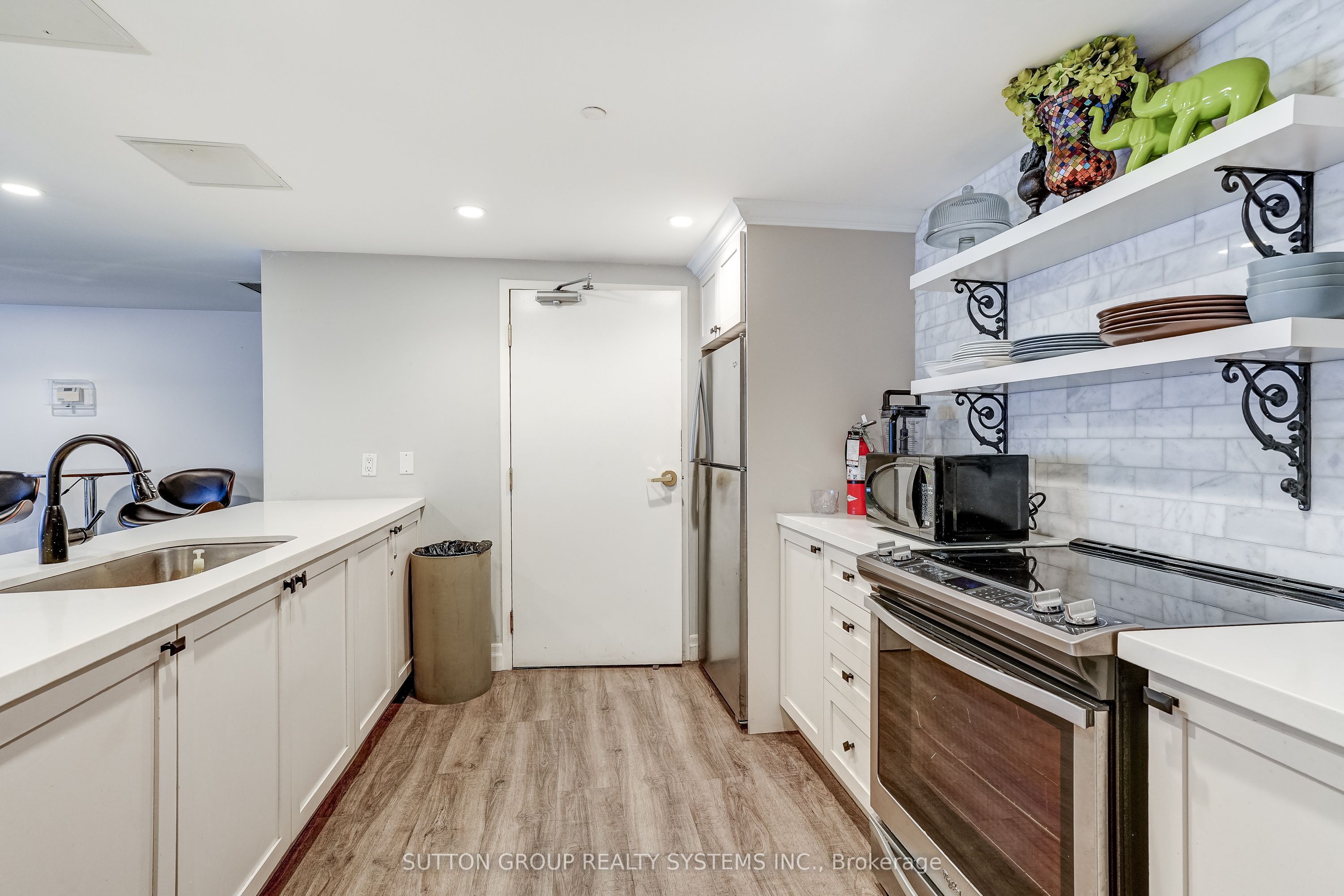 39 Jarvis Street Ph807 Property Photo 36