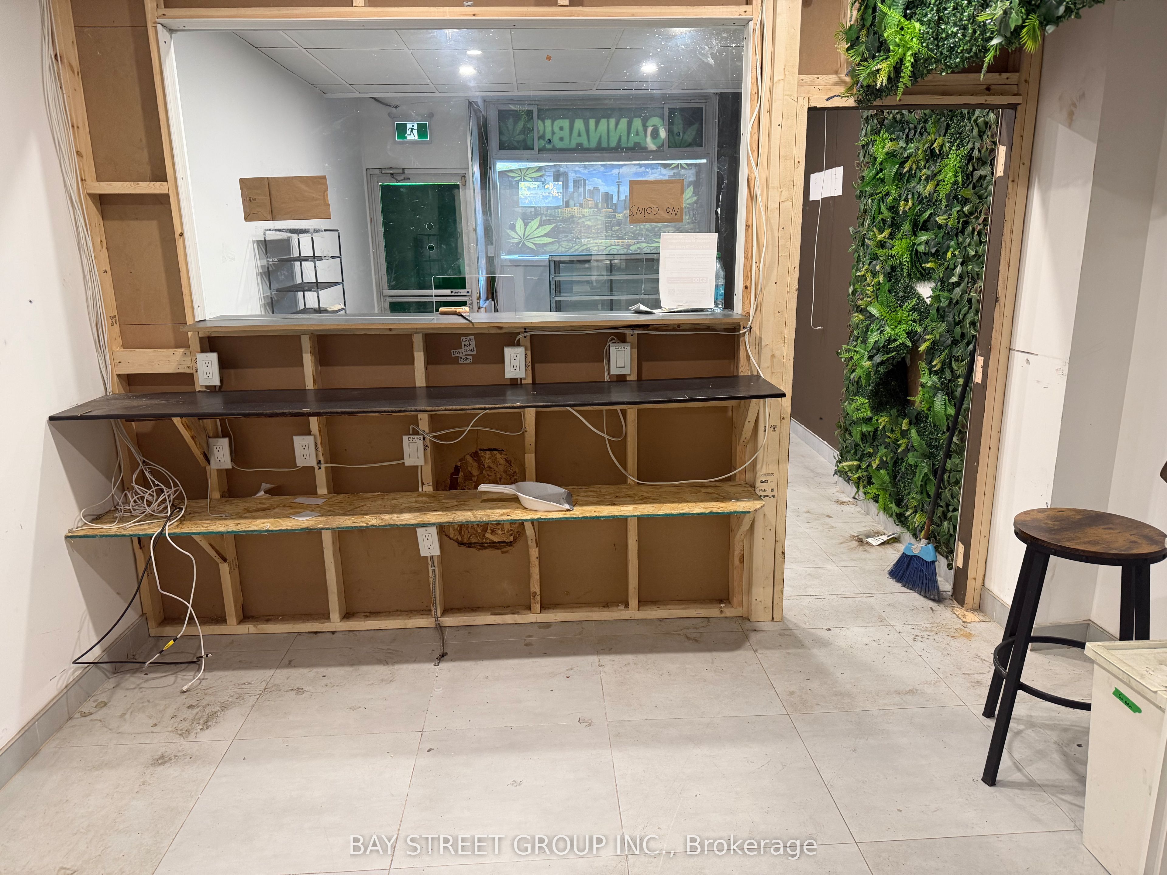 654 Spadina Avenue Property Photo 3