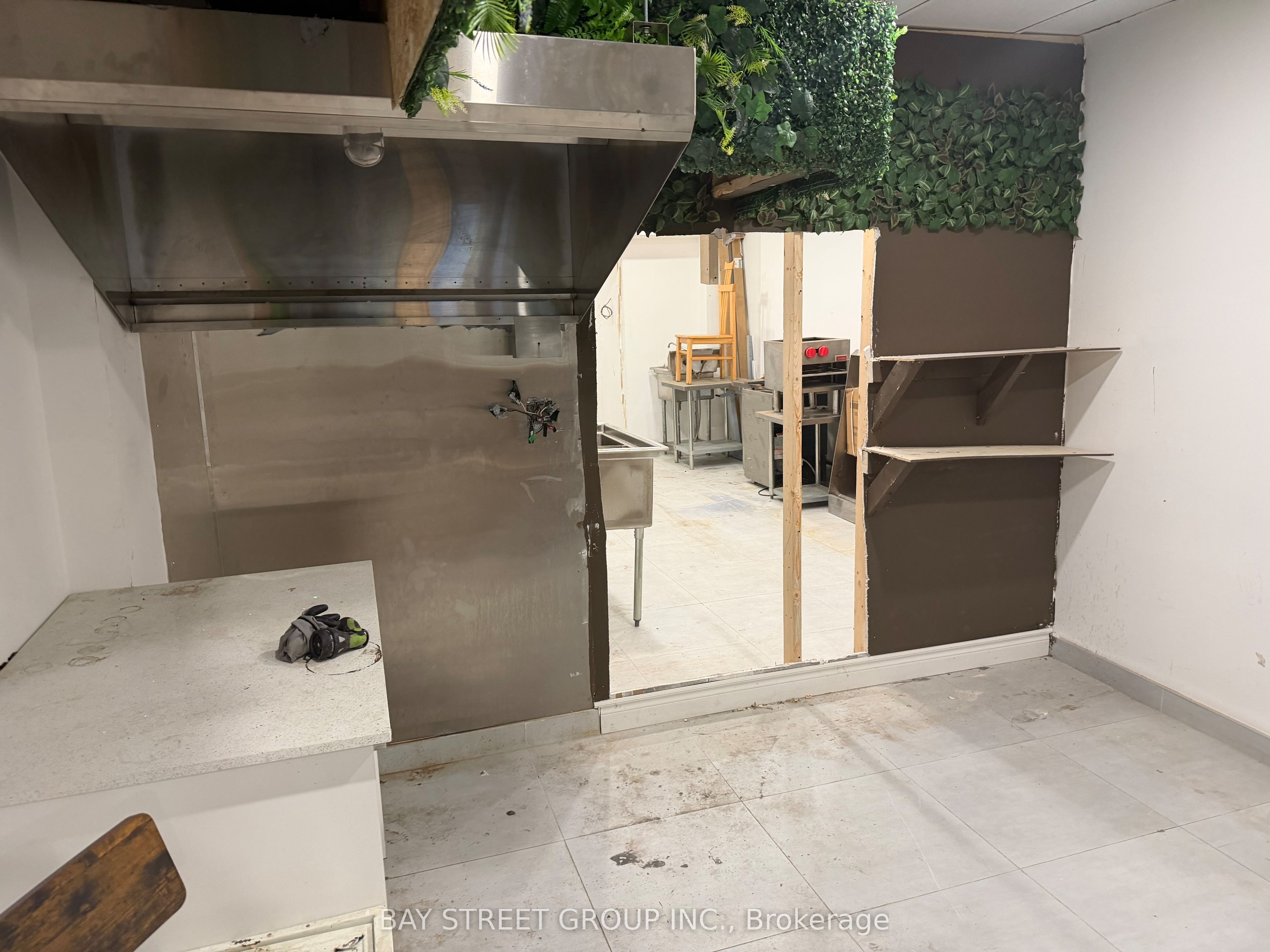654 Spadina Avenue Property Photo 4
