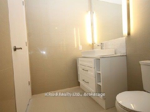 21 Clairtrell Road 407 Property Photo 2