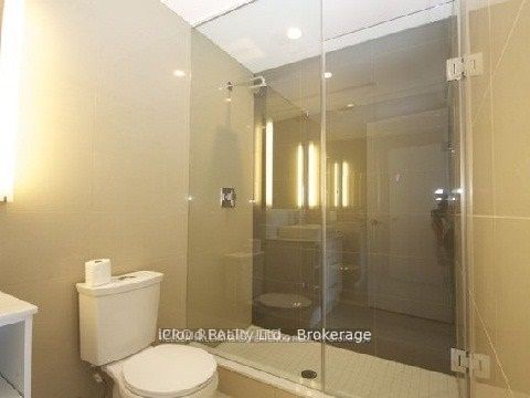 21 Clairtrell Road 407 Property Photo 3