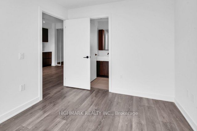127 Broadway Avenue 2913s Property Photo 17