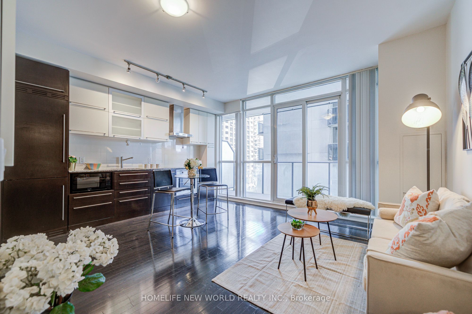 770 Bay Street 508 Property Photo 6