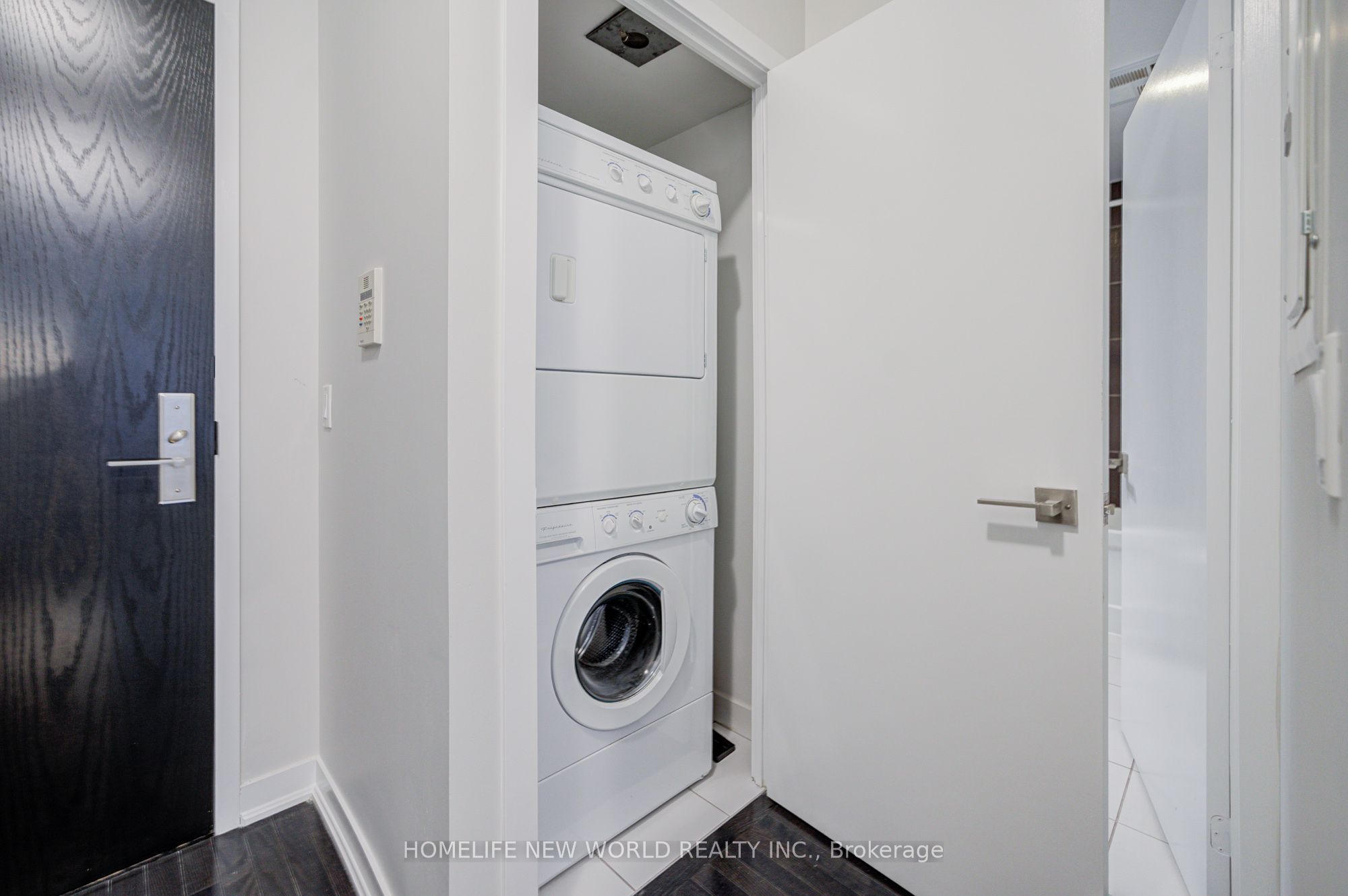 770 Bay Street 508 Property Photo 18