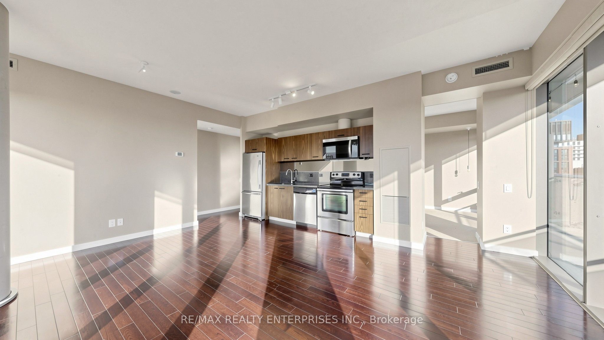 70 Distillery Lane 606 Property Photo 4