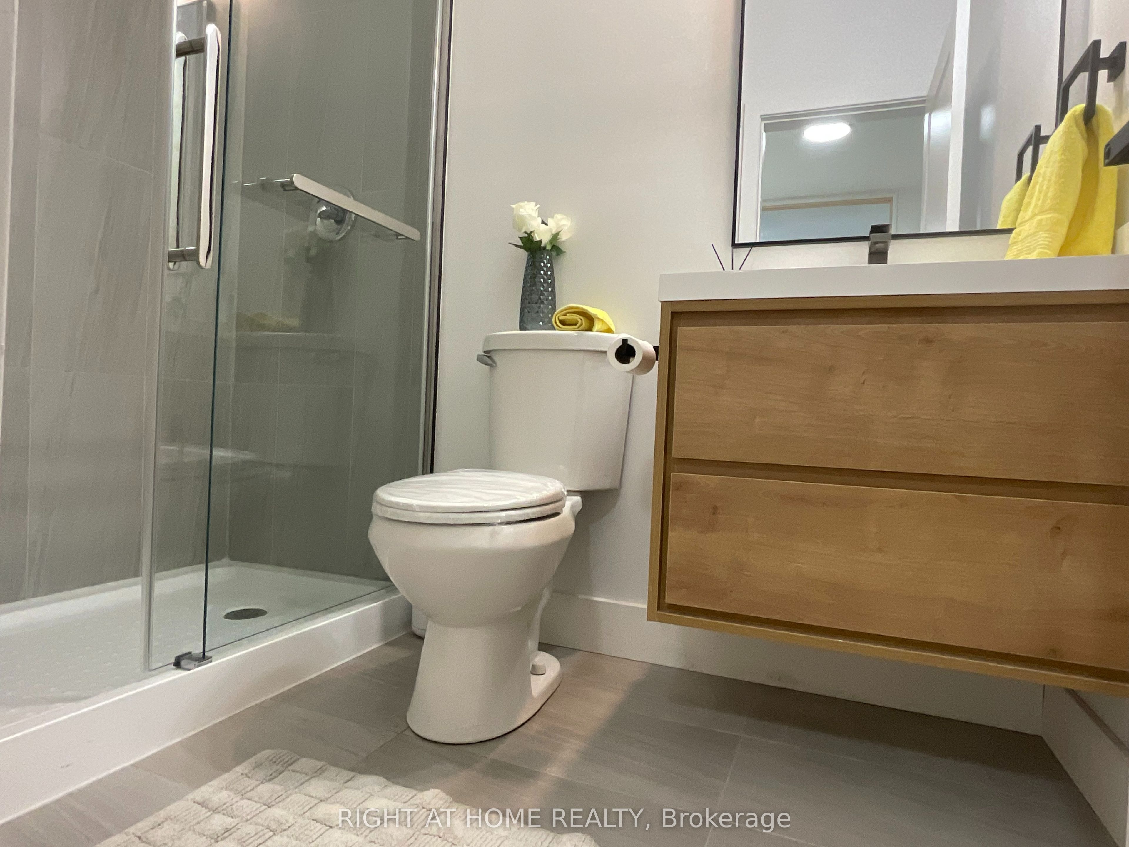 674 Manning Avenue Property Photo 6
