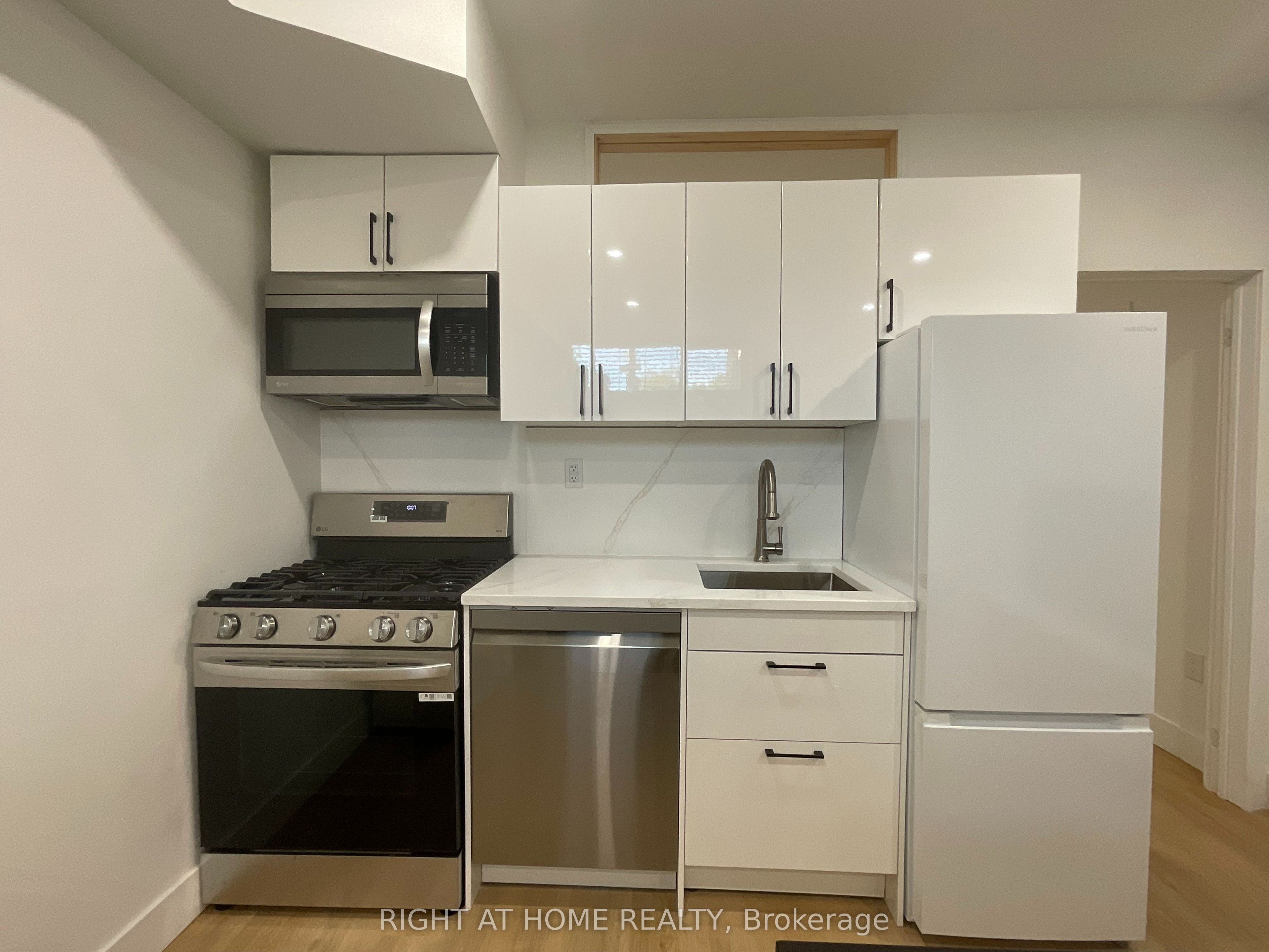 674 Manning Avenue Property Photo 10