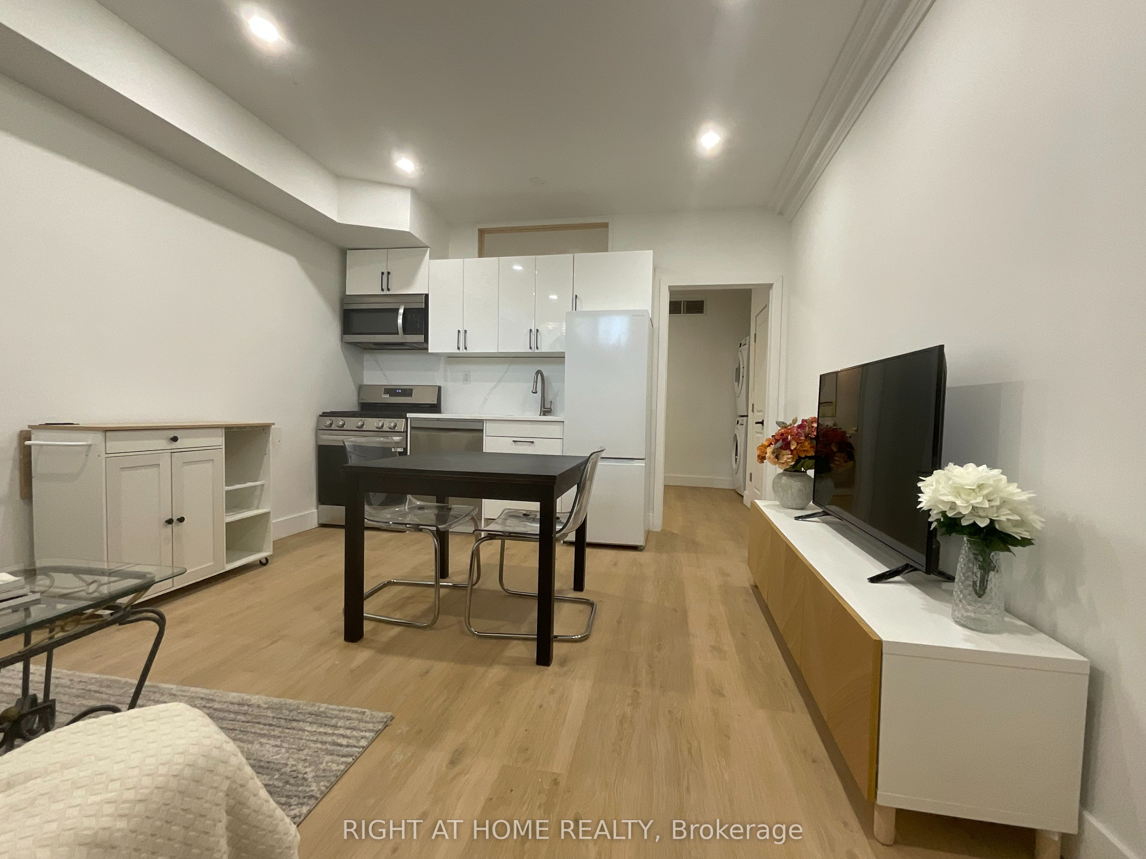 674 Manning Avenue Property Photo 12