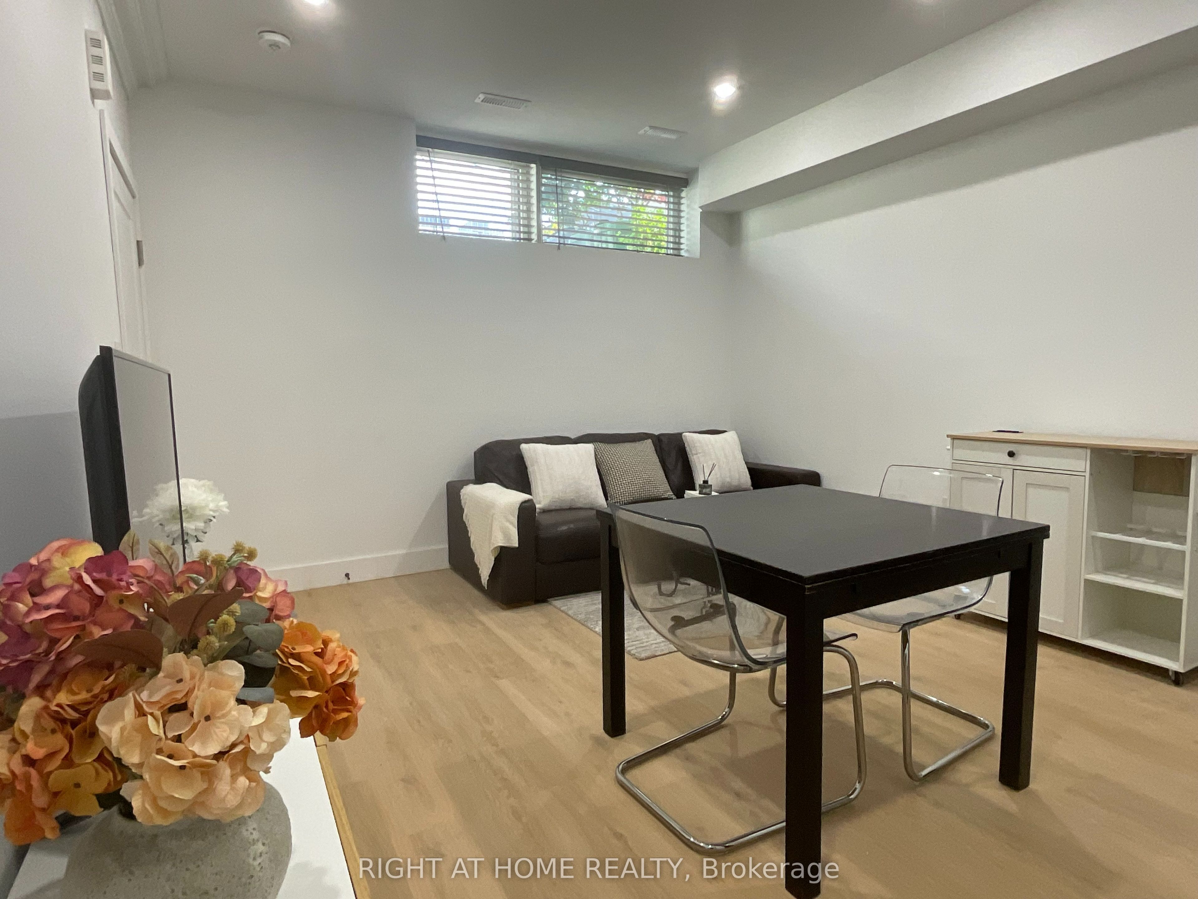 674 Manning Avenue Property Photo 13