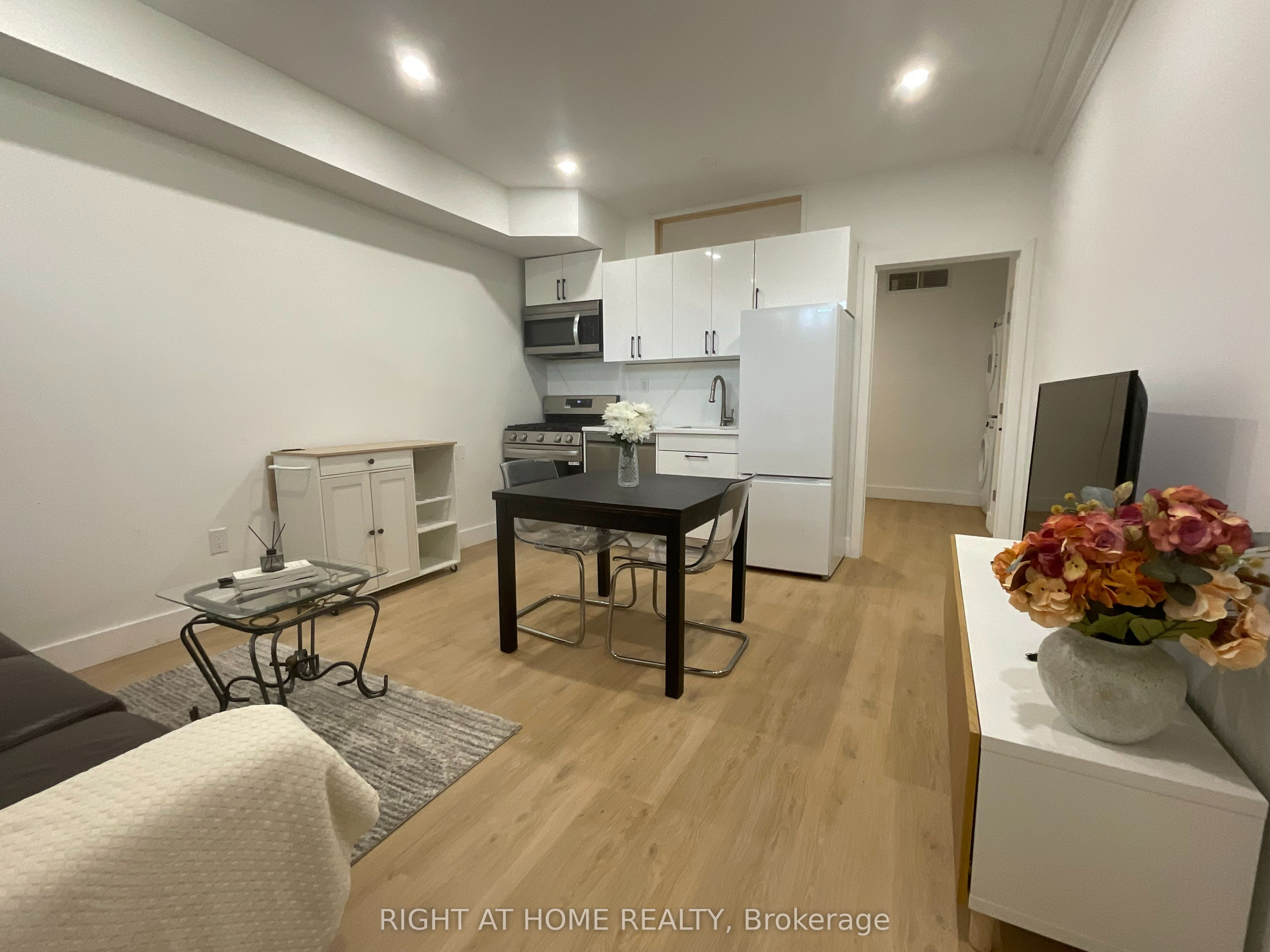 674 Manning Avenue Property Photo 14