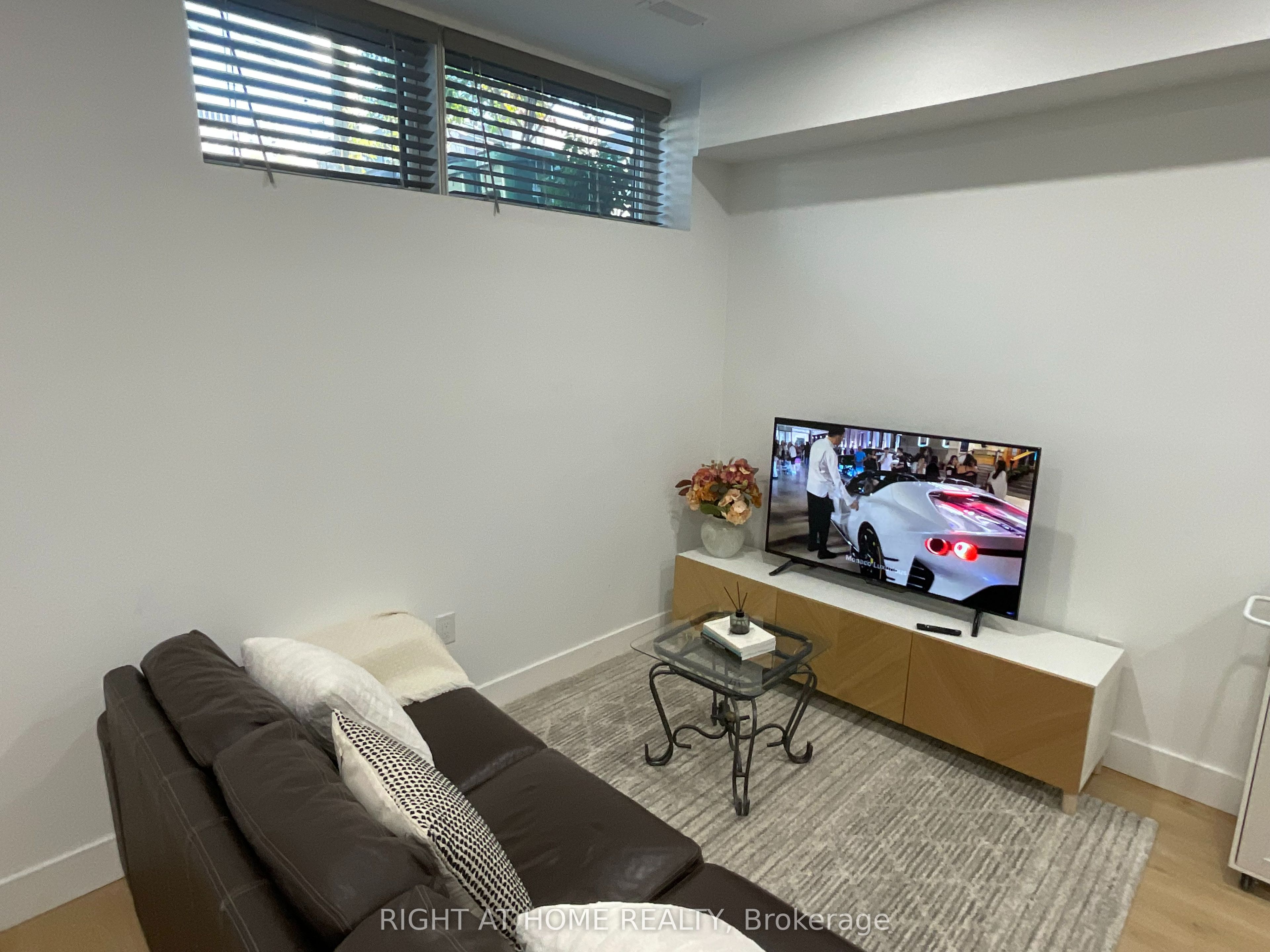 674 Manning Avenue Property Photo 16