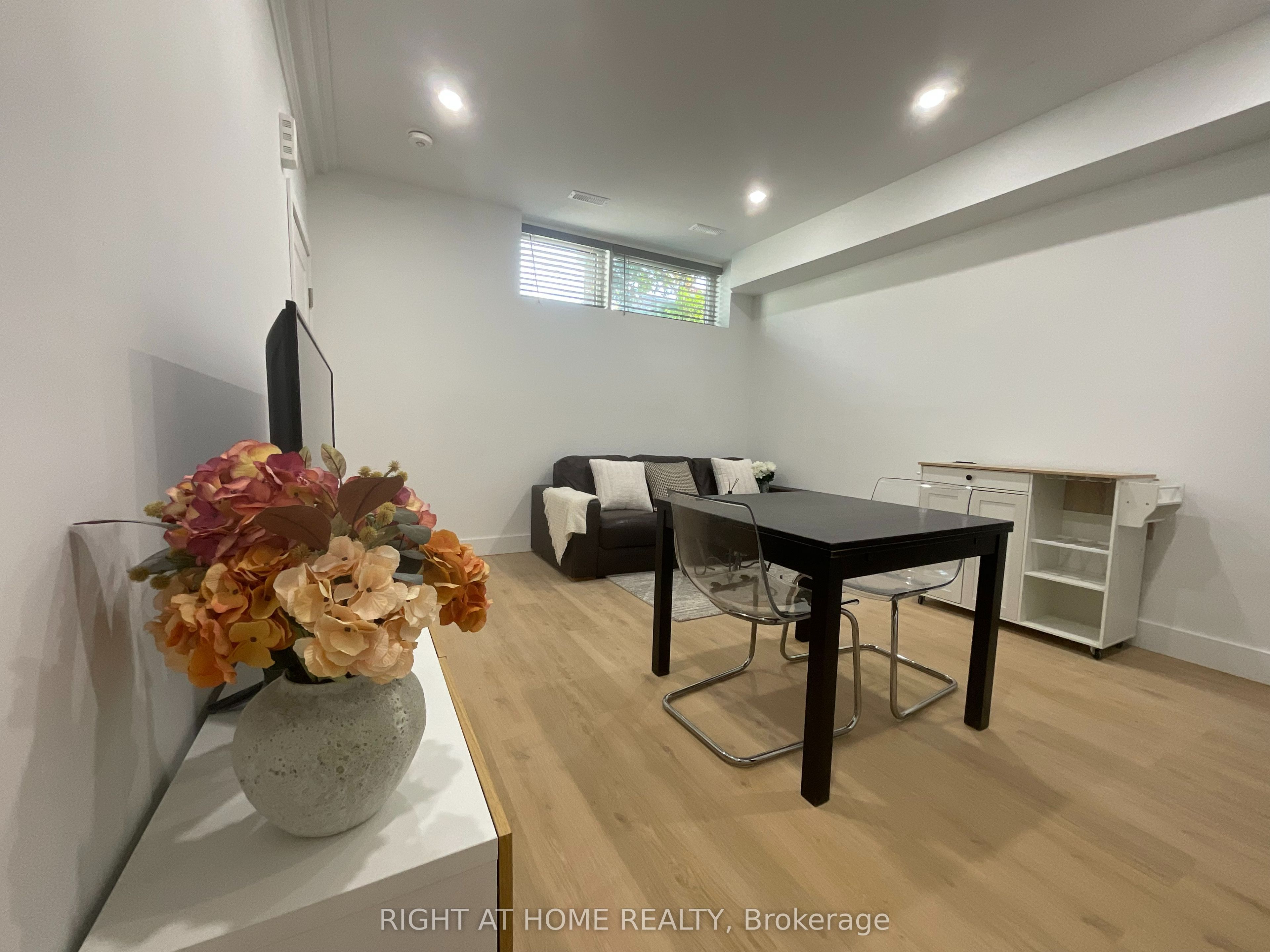 674 Manning Avenue Property Photo 17