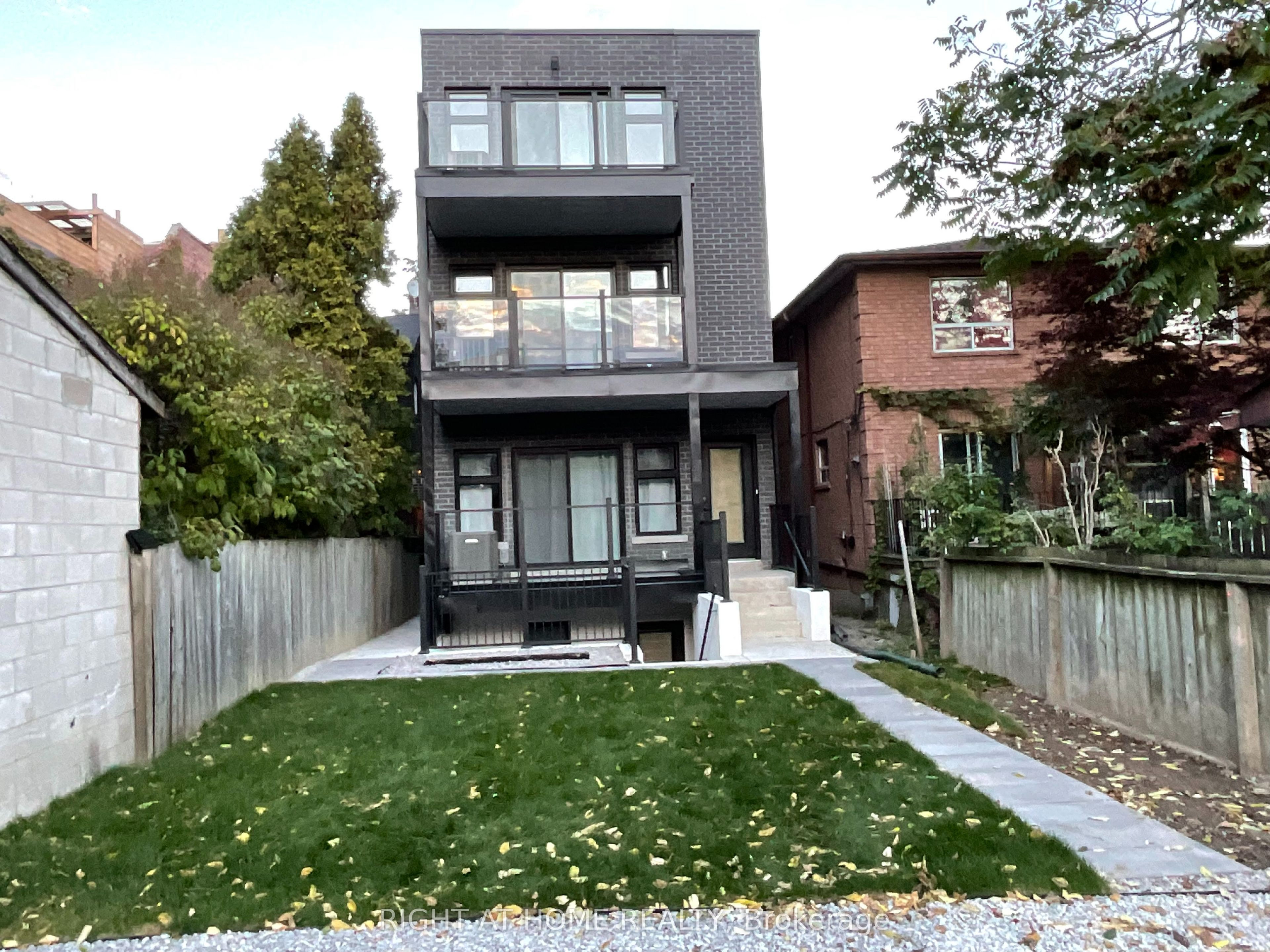674 Manning Avenue Property Photo 21