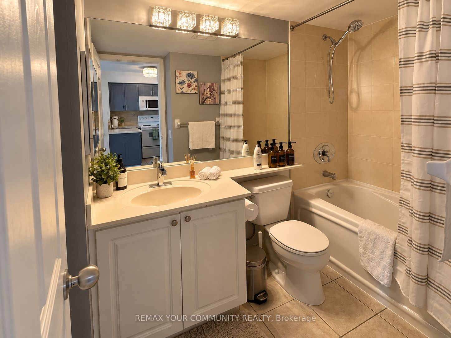 28 Harrison Garden Boulevard 706 Property Photo 6
