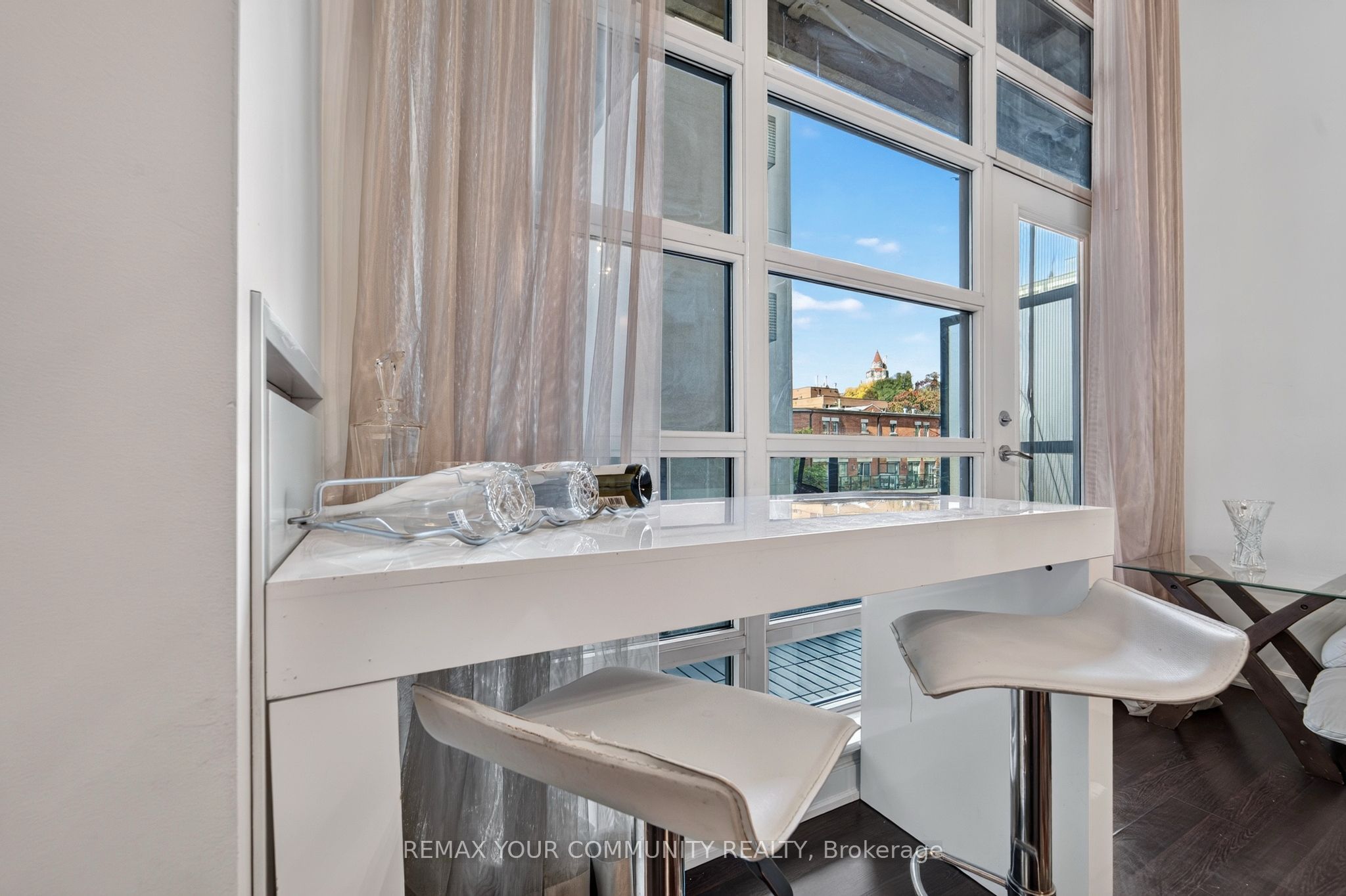 380 Macpherson Avenue 210 Property Photo 6