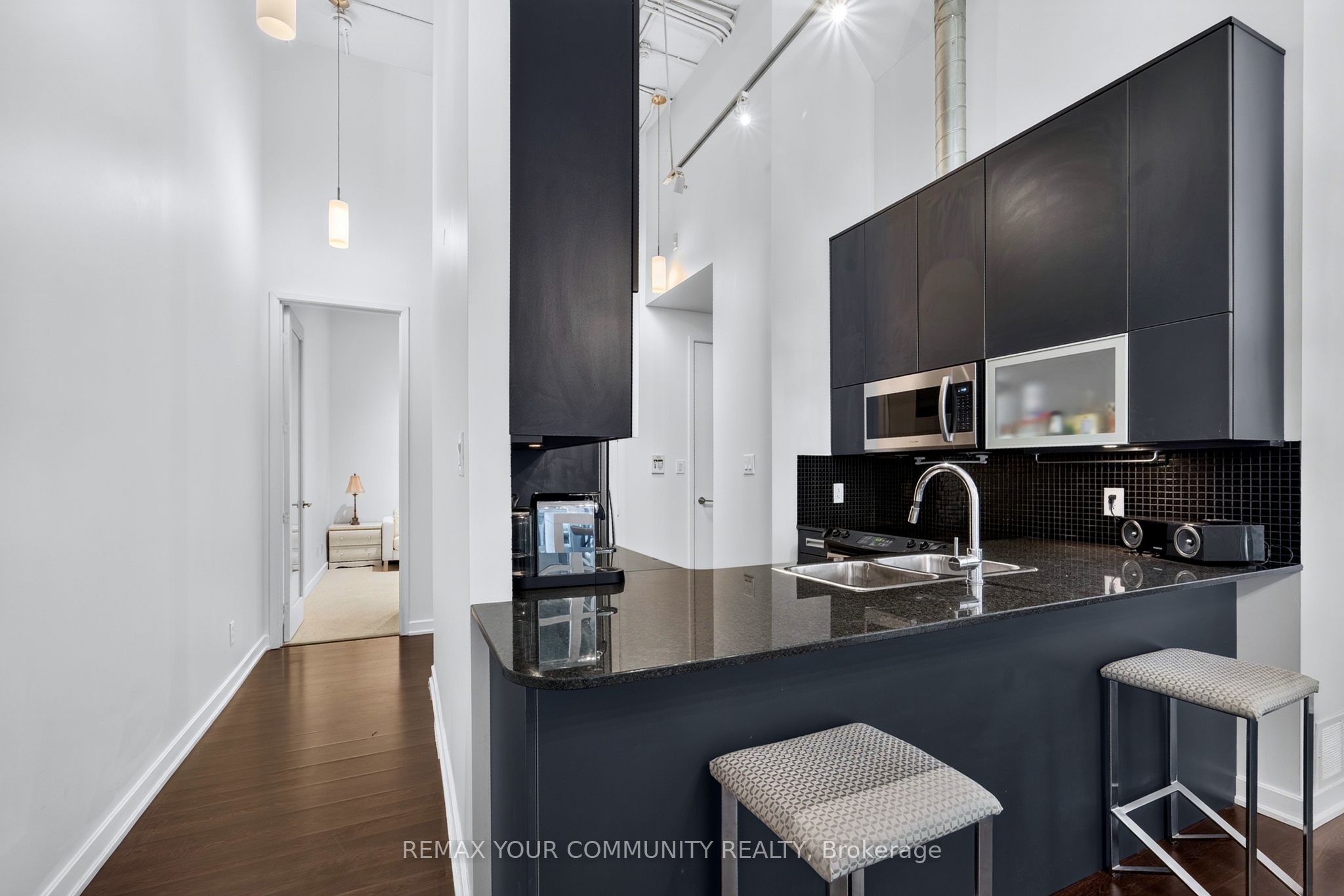 380 Macpherson Avenue 210 Property Photo 7